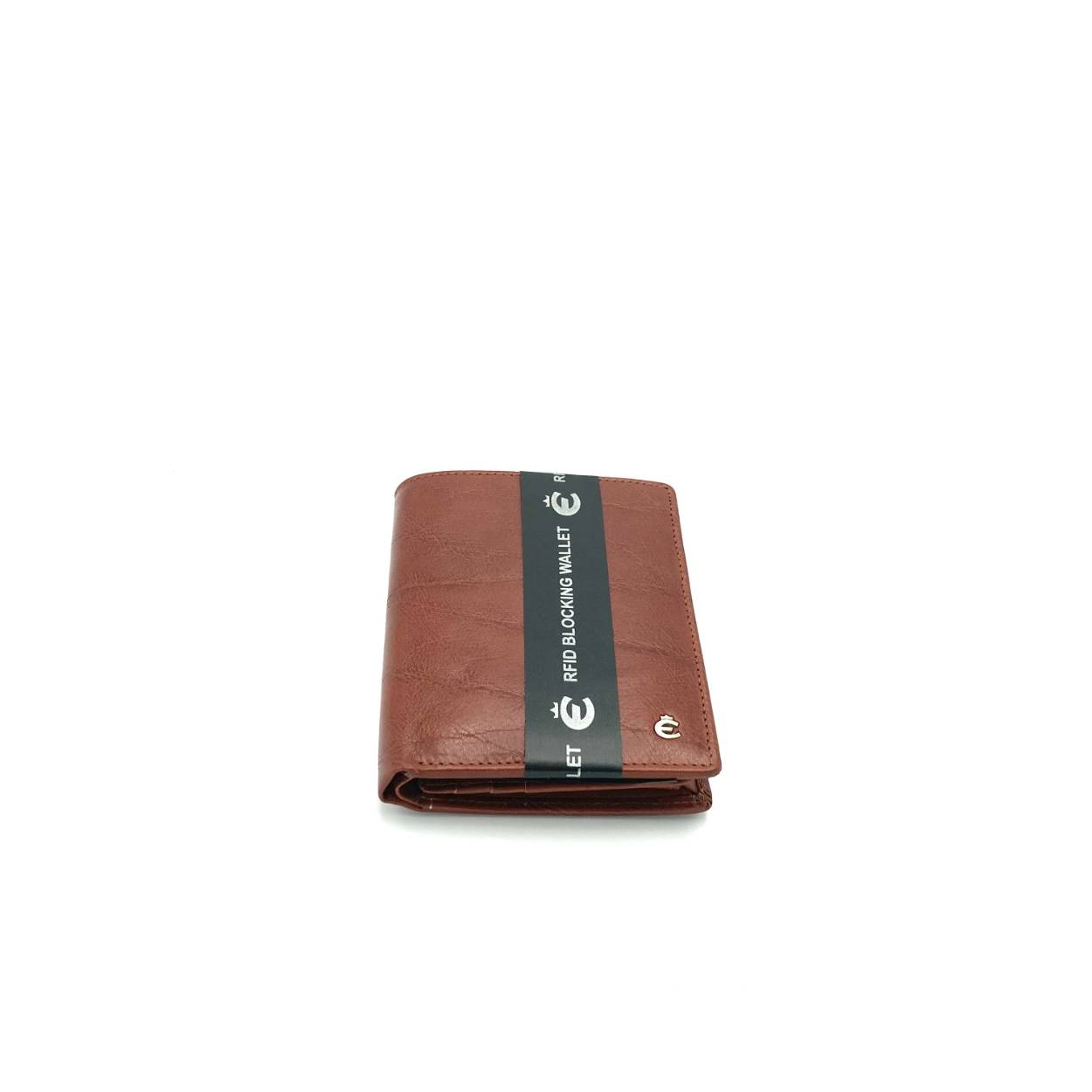 Rustiek leer uit de serie Toscane vermoed al de herkomst.  Ruimte voor 8 - 10 pasjes. Dubbel papiergeld vak en uitgerust met card safe systeem.

Afmetingen:
Hoogte 10.5cm x breed 9cm x diep 1.5cm