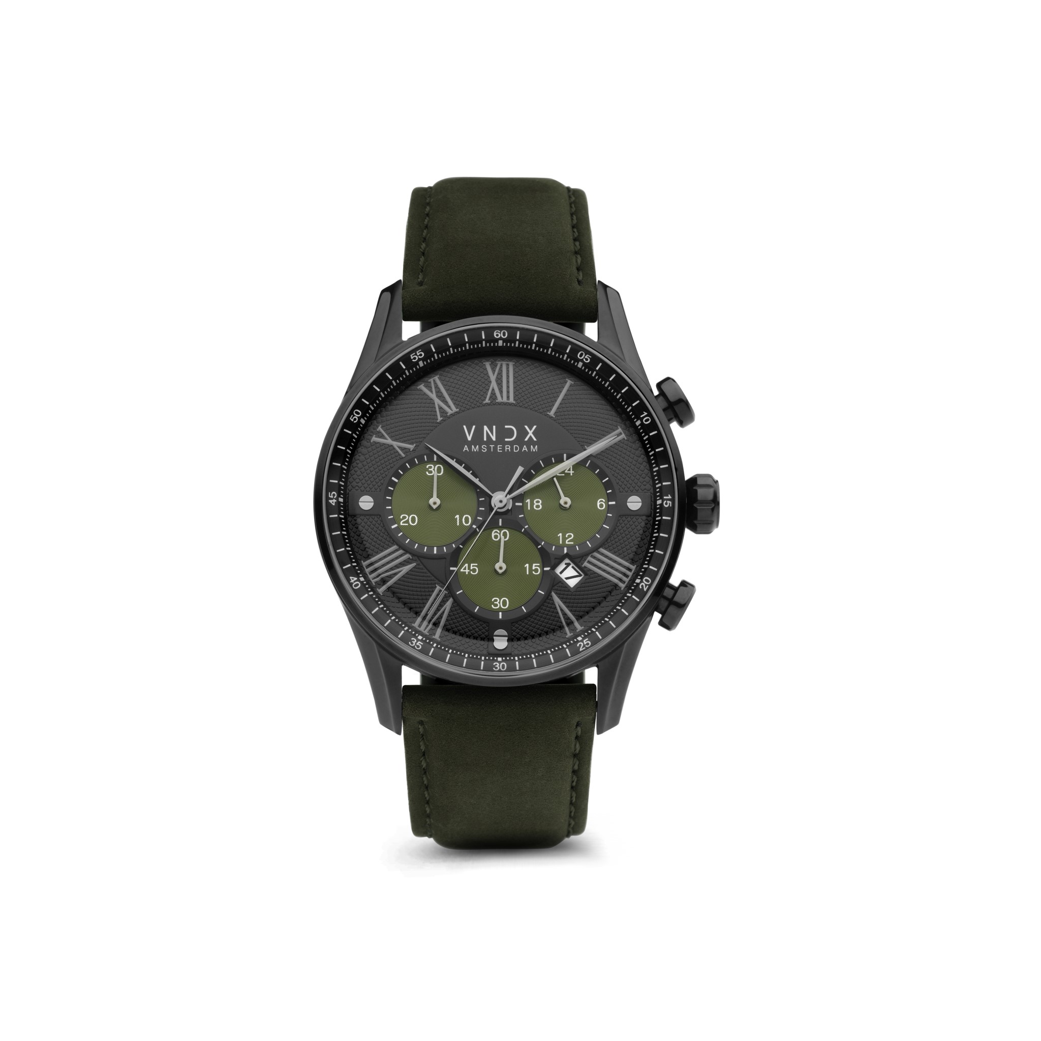 The Chief Groen, een stijlvol en tijdloos horloge voor iedere gelegenheid. De solide zwarte stalen kast is tot in de details gevuld met de wijzerplaat. Met zijn diameter van 45 mm is deze ‘Chief’ voorzien van verschillende functies. Aangedreven door een krachtige chronograaf.

De gevarieerde zwart groene wijzerplaat is voorzien van een stopwatch, een datum aanduiding en een 24-uurs klok. Zo is The Chief net als zijn naam een allrounder. Door zijn tijdloze Romeinse index, straalt de klasse ervan af.

De sterk lederen groene band sluit zich perfect aan op de pols, middels de gesp is het horloge eenvoudig op maat te dragen. Zo neem jij samen met The Chief de controle over je leven.

Wandel je eigen weg, sta achter je eigen keuzes en vertrouw dat de tijd zal leren. Het is nooit te laat om je eigen baas te zijn!