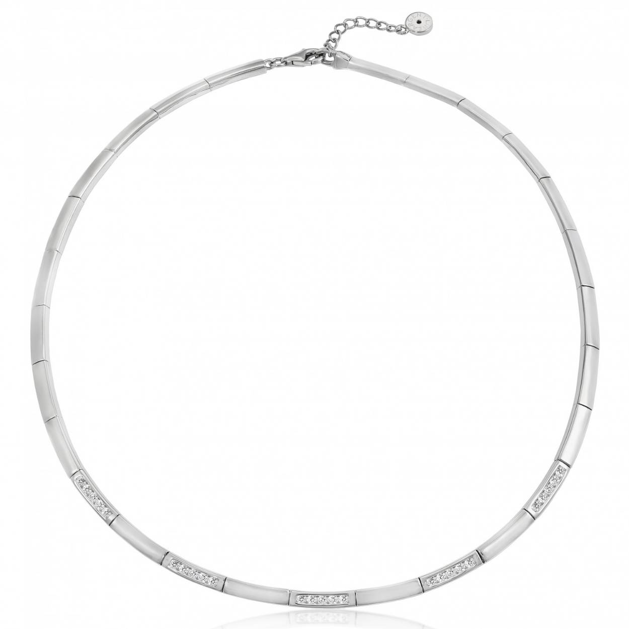 A perfect design to combine with your favorite basics and give them a touch of brightness. Formed by smooth silver pieces combined with zirconia pieces, it will not be missing in your jewelry box!