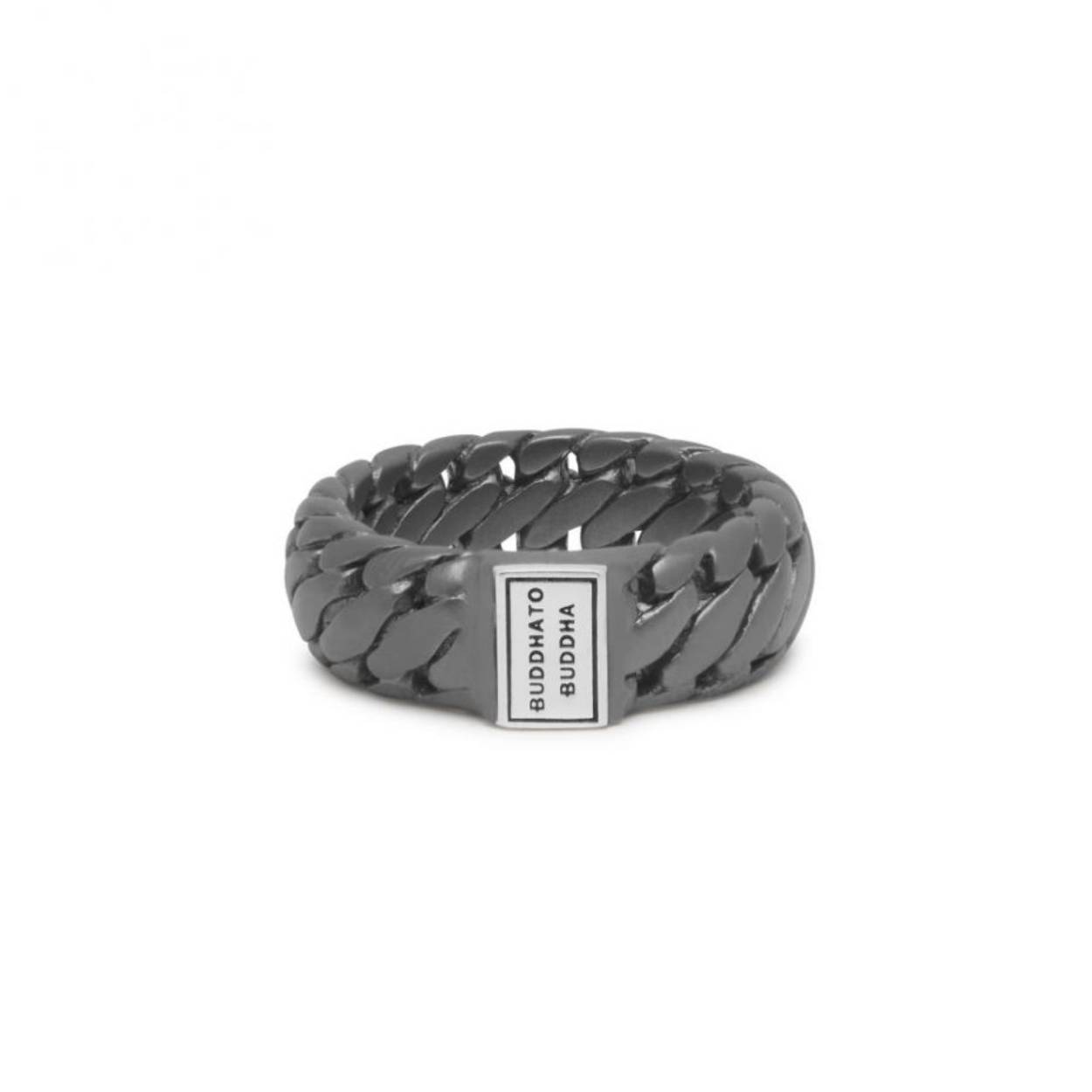 Het ontwerp van de Ben Small ring is aangepast met een unieke matte rhodium finishing en gepolijste zilveren details. Jouw levensstijl en de natuurlijke elementen bepalen de look van je sieraad in de loop van tijd en creëren een vintage en ruwe uitstraling die een persoonlijk statement is van jouw reis door het leven.