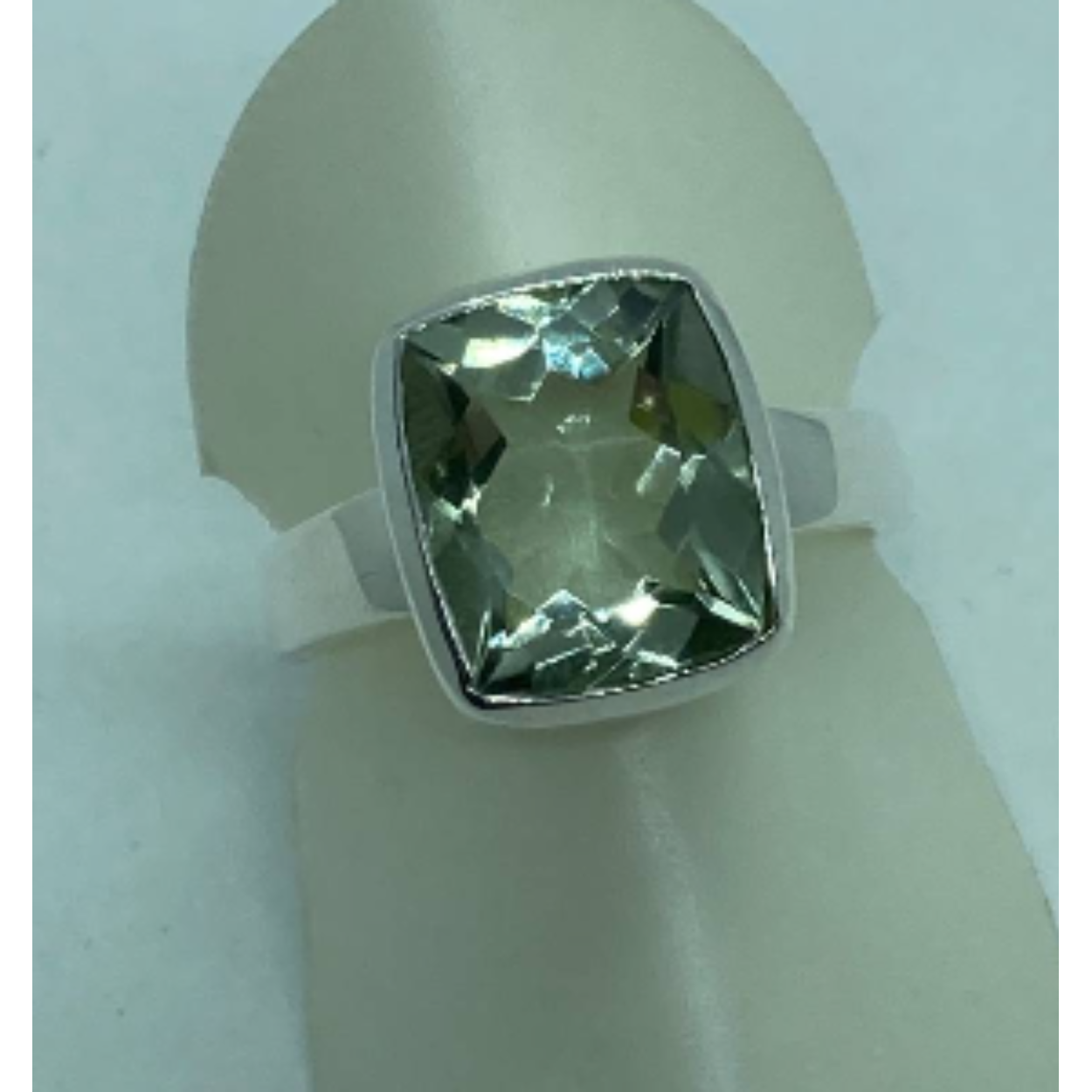 zilveren ring met groene amethist