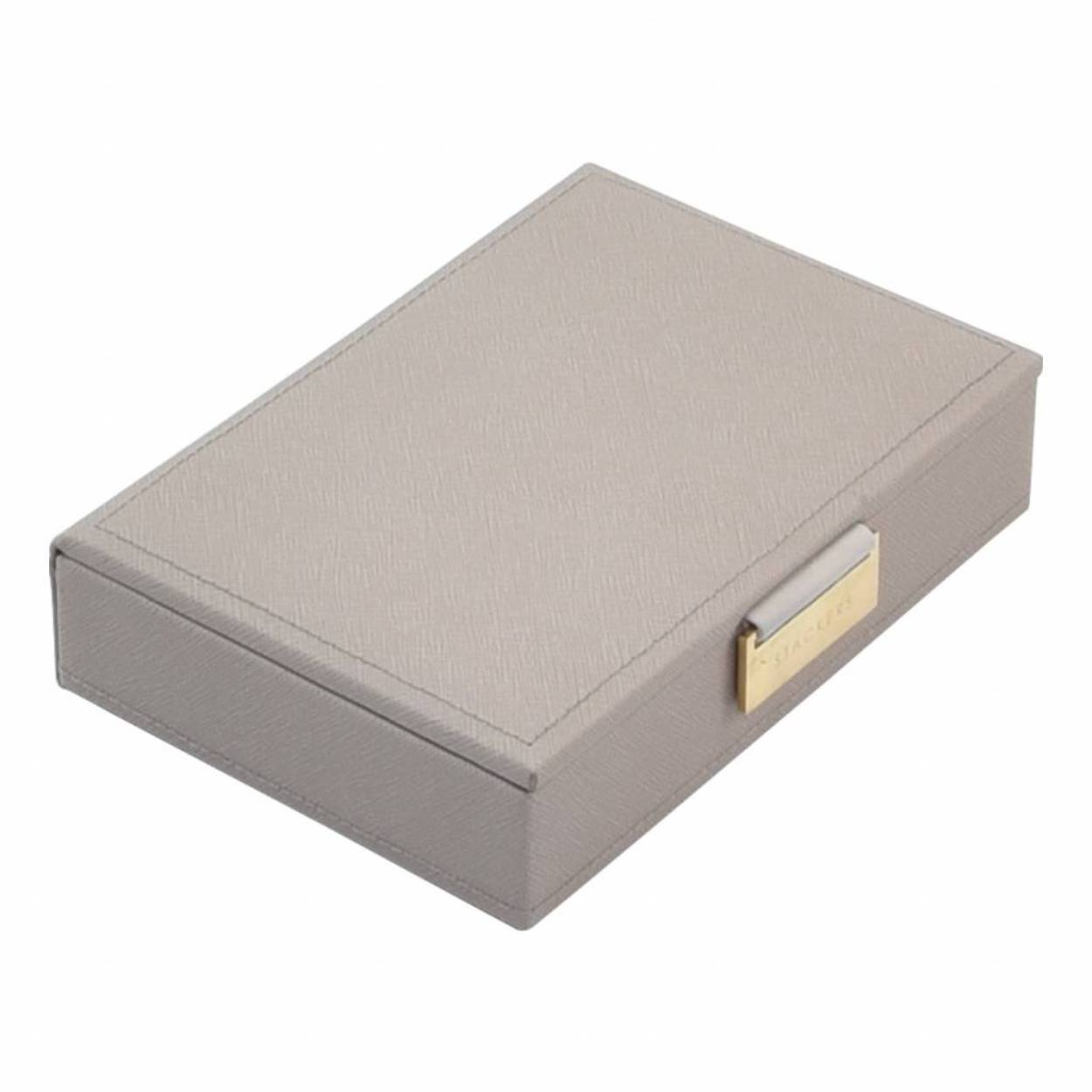 Bewaar en organiseer je sieraden in deze stapelbare sieradenboxen. 
Deze box is een TOP en kun je stapelen op  de open boxen.