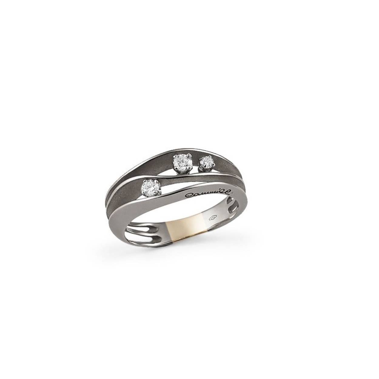 18krt gouden ring met diamant 0,19crt uit de Dune Collectie van AnnaMaria Cammilli. De kleur van de ring is black lava, een diepe intense donkere kleur, als de kleur van het lava uit een vulkaan.

Ringmaat: 54 (17 1/4). Heeft u een andere maat, neem dan gerust contact met ons op.

Referentienummer: GAN2662E
