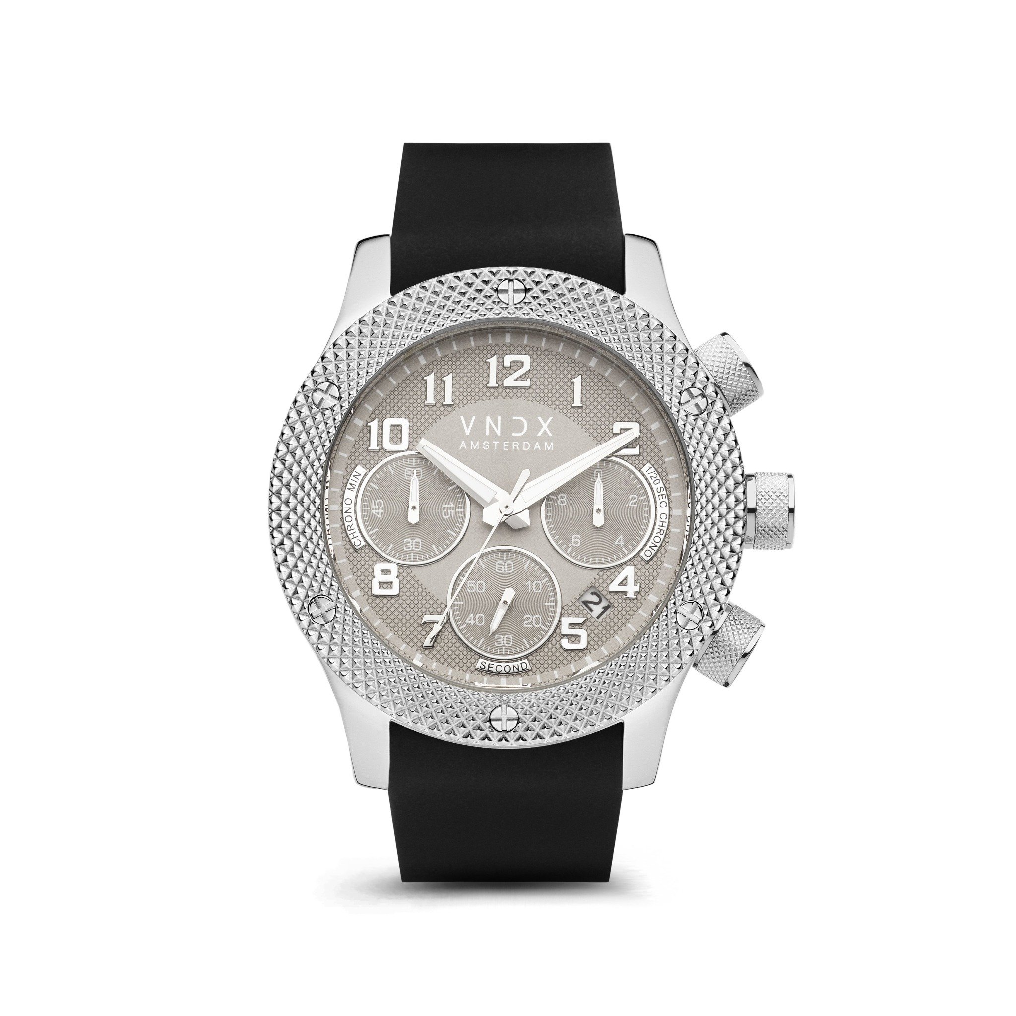 De Rocky Rebel XL Zilver Grijs, de collectie waar we zo ongelofelijk trots op zijn. Haar rocky kast van 44 mm wordt perfect omschreven door haar naam; Rocky Rebel. Vol van stijl, elegantie en een stoere look straalt ze perfect om je pols.

Haar licht grijze wijzerplaat laat je zien dat het tijd is jezelf te zijn! Je Rocky Rebel is voorzien van een chronograaf. Zo zorg jij tijdens je rebelse avonturen dat je nooit te laat bent.

Haar zwarte siliconen band geeft je de perfecte pasvorm en maakt je Rocky Rebel niet alleen elegant, maar ook sportief. Door de stopwatchfunctie is multitasking voor je Rocky Rebel geen enkel probleem.

Ook als je op rebelse avonturen wil, wanneer de zon plaats heeft gemaakt voor de maan, zal jou Rocky Rebel je met haar lichtgevende wijzers ook in het donker voorzien van de tijd.

Zo ben jij Never Too Late to be rebelious!