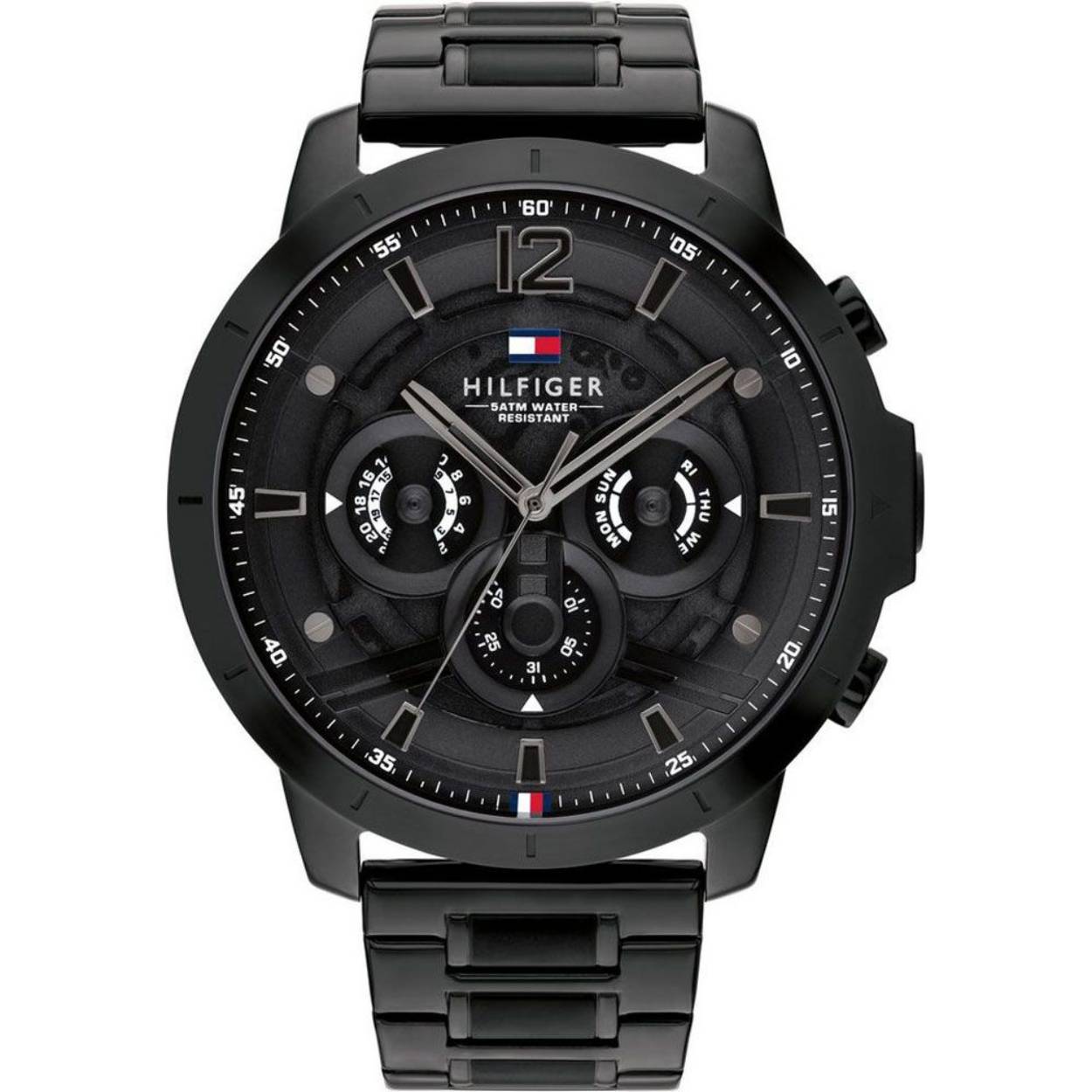 Tommy Hilfiger TH1710494 Horloge Heren Staal Zwart 50mm
Dit zeer unieke horloge van Tommy Hilfiger met artikelnr: TH1710494 is een stoer herenhorloge die niet mag ontbreken aan je collectie. Het stalen herenhorloge heeft een ronde zwarte kast met een gladde zwarte bezel. Het horloge heeft een zwarte wijzerplaat met een dag, datum en 24-uursaanduiding. Multifunctioneel dus. Aan het horloge zit een stalen mat glimmende zwarte band met vouwsluiting en verder heeft het horloge een mineraalglas, een doorsnee van 50mm en is 5 ATM.  

Het merk:
Sinds de lancering van het merk in 1985 is Tommy Hilfiger wereldwijd bekend geworden als pionier van de klassieke Amerikaanse coole stijl. Geïnspireerd door de iconische popcultuur en het Amerikaanse erfgoed. De dames en herencollectie van dit seizoen bestaan uit minimalistische silhouetten en rustieke lederen details. De herenhorlogecollectie biedt iconische uurwerken met roestvrijstalen, lederen en siliconen banden.

Specificaties:
- Mineraalglas
- Ronde kast 50mm
- Zwarte horlogekast
- Zwarte wijzerplaat
- Zwarte stalen schakelband 
- 5 ATM