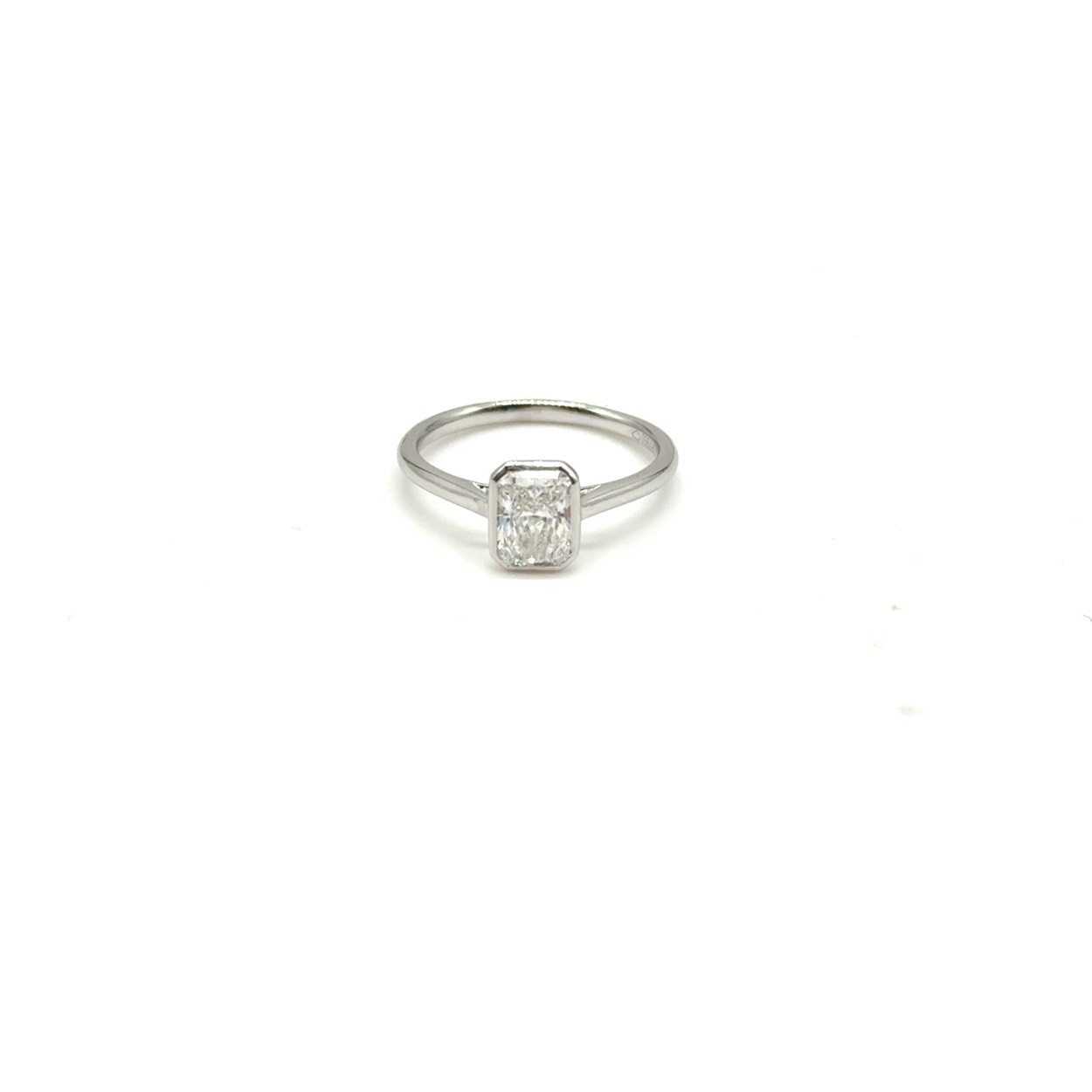platina p950 ring met een lab grown 1.06 caraat radiant cut diamant. lab grown diamant wordt geleverd met een IGI certificaat. E kleur en VVS2 helderheid. 