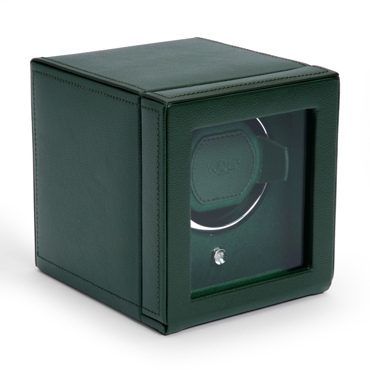 Jong, slim en ongecompliceerd, de welp zorgt met gemak voor jouw horloge. Zes kanten perfect geproportioneerd om jouw uurwerk veilig en precies te omhullen. Mis nooit meer een beat in jouw drukke leven. Met veganistisch leer, met chroom afgewerkte hardware en enkele opwindmodule.

KENMERKEN:
Gepatenteerde innovatie - Elke WOLF-wikkelaar telt het exacte aantal rotaties. Alle andere wikkelaars schatten het aantal rotaties.
Rotatie: startvertraging van 10 seconden, 900 TPD (Turns Per Day), gepatenteerde rotatieprogramma's - Intermitterende rotatie met voorgeprogrammeerde pauze- en slaapfasen.
Directionele instellingen: bidirectioneel
Batterijoptie: Optie om het apparaat op netstroom te laten werken (universele adapter meegeleverd) of AA-batterijen - alkaline of lithium (lithiumbatterijen gaan twee keer zo lang mee als alkalinebatterijen). Batterijen niet inbegrepen.

14CM L X 15.4CM W X 14.8CM H
