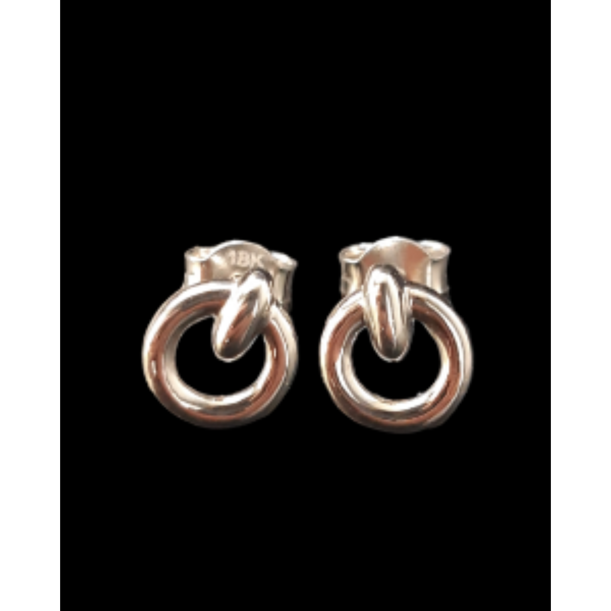 De witgouden oorknop, modelnummer BREA-0002501, is een 18-karaats gouden stud met een glanzende afwerking. Met een diameter en breedte van 7,58 mm, straalt het subtiele elegantie uit. Deze witte oorknop is ideaal voor dagelijks gebruik of speciale gelegenheden. Draag hem solo of combineer met andere sieraden voor een verfijnde look.