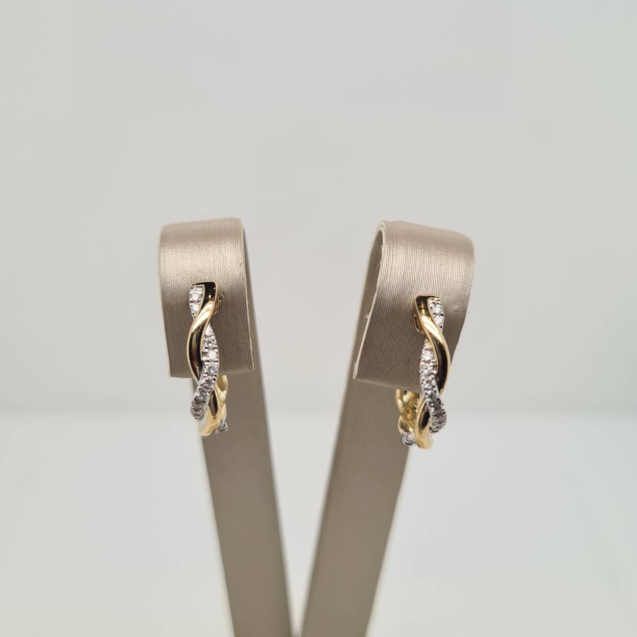 14krt gouden oorsieraden met diamant