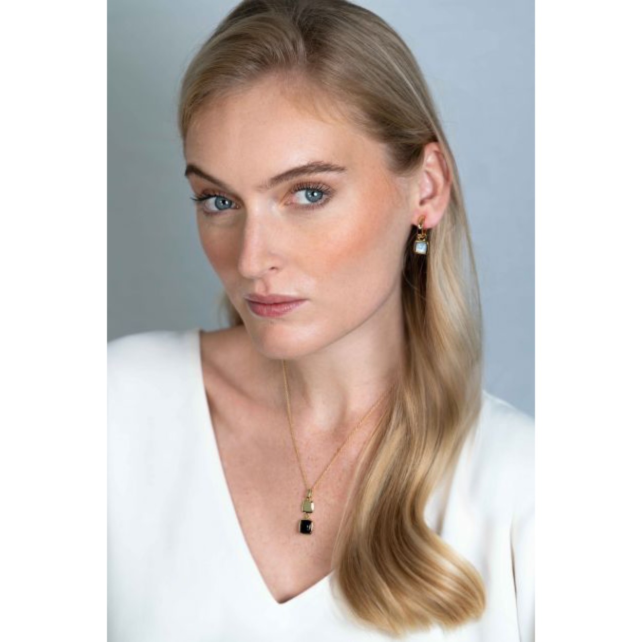 ZINZI zilveren oorbedels extra 14K geel verguld vierkant tweezijdig zwarte onyx en witte parelmoer 10mm ZICH2257G (zonder oorringen)