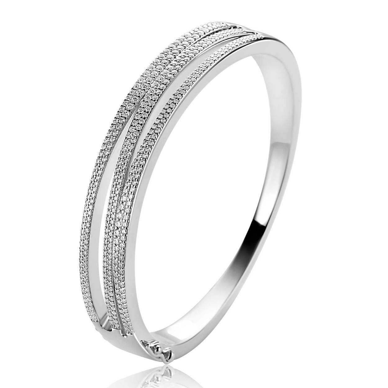 ZINZI zilveren multi-look bangle armband van 12mm breed, organisch gevormd, bezet met witte zirkonia's en met exclusieve scharniersluiting. Exclusief ontworpen door mode-ontwerper Mart Visser. De armband draagt herkenbaar de signatuur van Mart Visser. Vervaardigd van eerste gehalte zilver (925) en met extra rodiumlaag voor een langdurige glans.