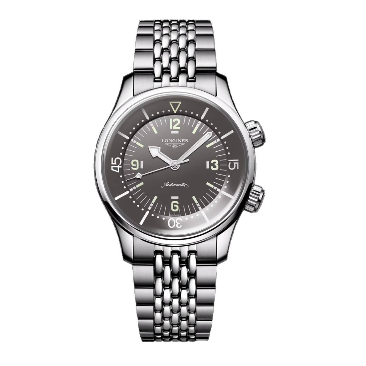 Hij is onmiddellijk herkenbaar aan zijn twee kronen en zijn roterende interne bezel. De nieuwe LONGINES LEGEND DIVER komt opnieuw boven water met een diameter van 39 mm, om zo dicht mogelijk bij het oorspronkelijke model uit 1959 te blijven waarop hij geïnspireerd is. 
