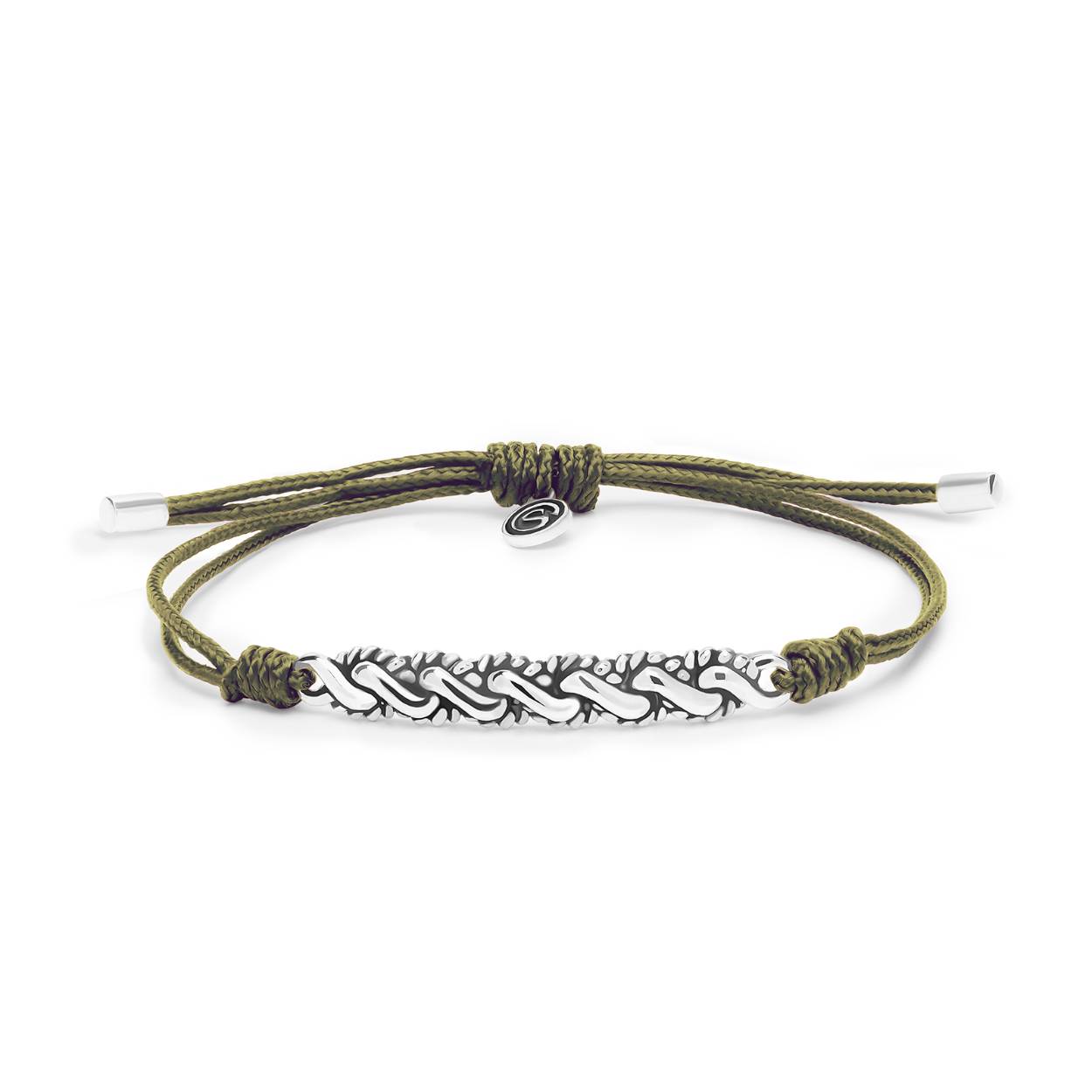 Deze paracord armband van het merk SILK komt uit de Breeze lijn.

De armband is in meerdere kleuren verkrijgbaar. Mocht u interesse hebben in een andere kleur, neem dan gerust contact met ons op.

Ontdek onze nieuwste kleurrijke paracord armbanden met gravure plaatje voor jouw persoonlijke verhaal. Een uniek sieraad dat niet alleen je outfit verfraait, maar ook je persoonlijkheid weerspiegelt. Deze kleurrijke armbanden zijn niet alleen stijlvol, maar bieden ook de mogelijkheid voor een unieke gravure aan de binnenzijde, waardoor ze het perfecte persoonlijke geschenk zijn. Onze one size fits all paracord armbandjes zijn in verschillende kleuren verkrijgbaar, van klassiek zwart, olijf groen, marine blauw tot rood kleurig. Het kwalitatieve paracord waarmee geknoopt is is niet alleen duurzaam maar ook uv bestendig. Deze armband combineert vakmanschap met moderne elegantie. het armbandje is gemaakt van hoogwaardige materialen en biedt ultiem draagcomfort. Dit unisex armbandje is ontworpen om jouw persoonlijke stijl te benadrukken.  

Geef betekenis aan elke gelegenheid door jouw unieke herinnering op het plaatje te dragen. Personaliseer jouw armbandje met een gravure die voor jou speciaal is. Kies bijvoorbeeld voor coördinaten, een belangrijke datum, een inspirerende quote, vingerafdruk of symbolen die veel voor je betekenen. We bieden verschillende lettertypes en een ruime selectie aan symbolen om uit te kiezen. Voeg een persoonlijk accent toe aan je stijl en ontdek de mogelijkheden van onze graveerbare paracord armbandjes.