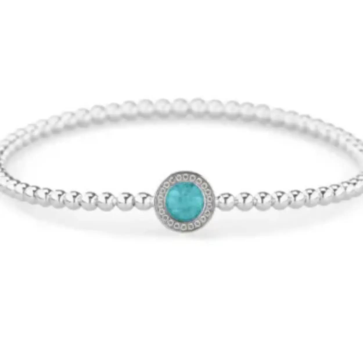 Zilveren bolletjes armband. Deze armband is voorzien van een staaldraad (geen elastiek). De armband moet net over de hand kunnen schuiven om mooi aangesloten aan de pols te kunnen dragen. Dit sieraad wordt zichtbaar aan de voorkant gevuld met as of haar en wordt vermengd met onze speciale hars.
Deze armband is heel mooi om te combineren met de bijpassende ring (RG 009) of hanger (143).


