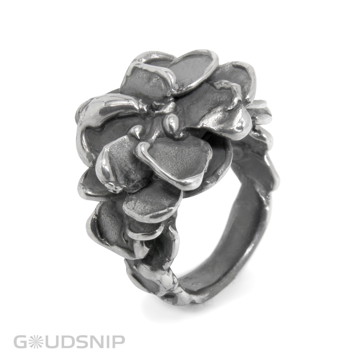 Handmade zilveren ring. Nature inspired. Handgemaakt in ons atelier.