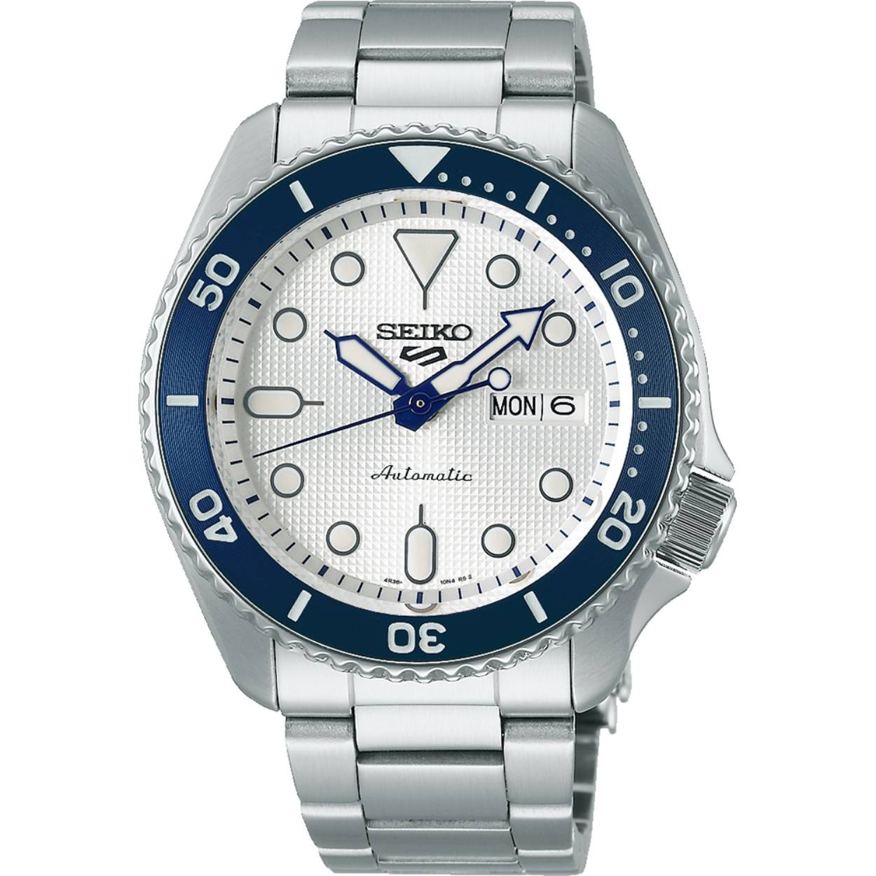 Seiko 5 Sports Automatic SRPG47K1 Horloge Staal Limited Edition
Dit Seiko 5 Sports Automatic SRPG47K1 herenhorloge heeft een solide stalen kast. In combinatie met de massieve stalen band en de lichte wijzerplaat en blauwe bezel krijgt dit horloge een sportieve uitstraling. De kroon op de 4-uur positie zorgt voor extra draagcomfort. De duidelijke dag- en datumaanduiding en de royale wijzers en index maken dit horloge makkelijk af te lezen.

Seiko 5 Sports Automatic Collectie
De nieuwe Seiko 5 Sports collectie is geïnspireerd op Seiko's meest geliefde sporthorloge uit de jaren 60; de Seiko Sportmatic 5, welke al meer dan 50 jaar jaar synoniem staat voor geweldige betrouwbaarheid, duurzaamheid en prestaties voor een prijs die liefhebbers van mechanische horloges wereldwijd erg aansprak. De '5' stond voor de belofte dat ieder Seiko 5 uurwerk was voorzien van 5 essentiële kenmerken:
- automaat kaliber
- dag-datum weergave op de 3-uur positie
- water resistance
- een beschermde kroon op de 4-uur positie
- een degelijke kast en band
Het nieuwe ontwerp is voorzien van een gemonerdiseerde versie van de vermaarde solide stalen kast, de bekende pijlvormige wijzers, de karakteristieke 3D urenmarkering en de eenzijdig roterende bezel. De geschroefde achterdeksel met Hardlex glas geeft een kijkje in het uurwerk. Bovendien is het nieuwe model nu ook 10ATM waterdicht (zwemwaterdicht).

De Seiko 5 Sports collectie is uitgerust met het Seiko 4R36 automatisch uurwerk. Hoewel ieder mechanisch uurwerk zo nauwkeurig mogelijk wordt afgeregeld is een kleine dagelijkse afwijking normaal. Het 4R36 Seiko kaliber met dag/datumweergave is een mechanisch kaliber. Het horloge laadt zich tijdens het dragen automatisch op door het omzetten van de arm- en polsbewegingen van de drager in energie. Beweging van het horloge zorgt ervoor dat de hoofdveer van het horloge wordt opgewonden. Deze veer is de energiebron. Handopwinding is ook mogelijk. Wanneer het horloge volledig is opgeladen heeft het een energiereserve van ca. 41 uur. Het tikgetal van deze automaat is 21.600 per uur en het horloge heeft 24 jewels. Het 4R kaliber wordt volledig in-house vervaardigd.

Seiko horloge SRPG47K1

- Analoog
- Mechanisch uurwerk
- Automaat aandrijving
- Tot 41 uur energie opslag
- Handopwinding mogelijk
- Edelstalen kast
- Geschroefde achterdeksel met Hardlex Glas
- Draaibare registerring, Blauw
- Witte wijzerplaat met Zilverkleurige en blauwe accenten
- Uren, Minuten, Seconden, Dag, Datum 
- Lichtgevende wijzers en index
- Hardlex mineraal glas
- Edelstalen band
- Breedte band: 22mm
- Vouwsluiting met veiligheidsklep
- Waterdicht tot 10 ATM (zwemmen)
- Diameter: ca. 42.5 mm
- Dikte kast: 14 mm

Officiele fabrieksgarantie 2 jaar