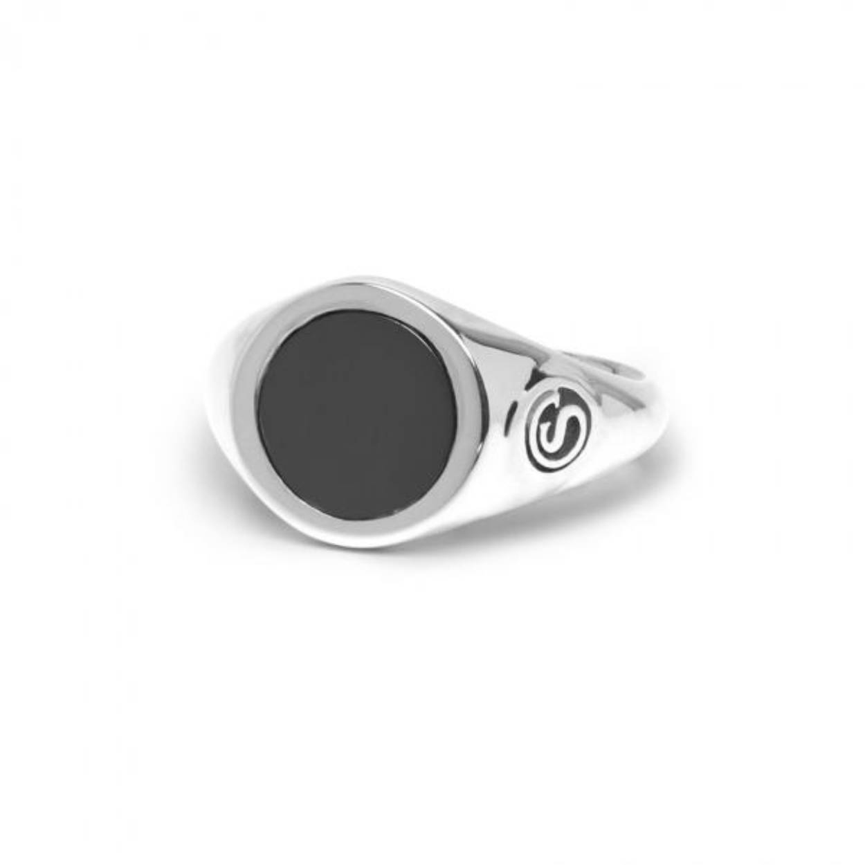 Handgemaakte zilveren zegelring met zwarte onyx. 