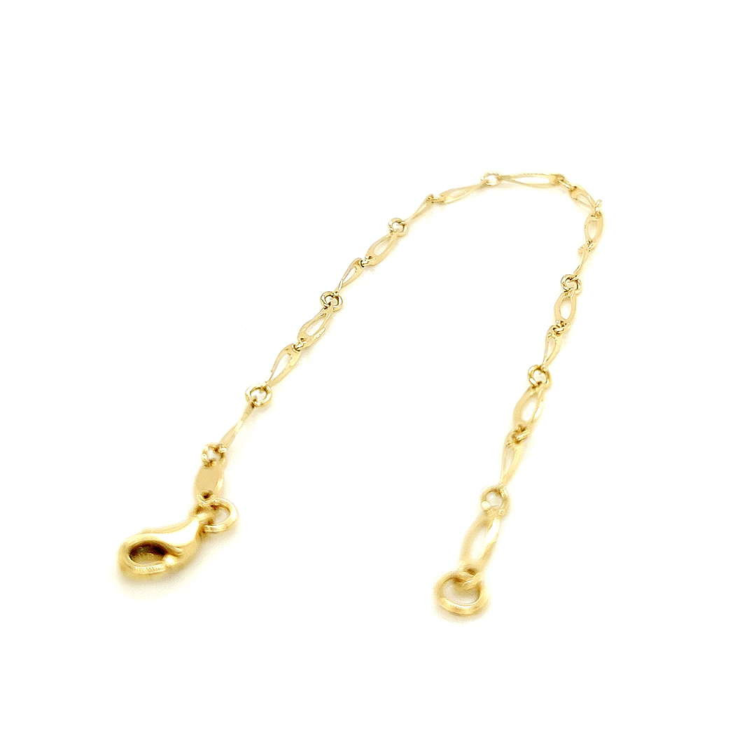 Deze geel gouden armband heeft een fijne uitstraling, maar is stevig en solide gemaakt, de schakels zijn namelijk massief. De armband is volledig glad gepolijst. 

Armband GAS154WRSM is een set met collier GCS121WRSM.