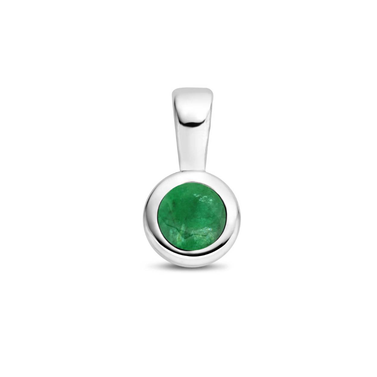 Gerhodineerd 925 geboortesteen zilveren hanger uitgevoerd met een schitterende smaragd. De hanger heeft een afmeting van 11x5.5mm. De smaragd heeft een steengewicht van 0.25ct.