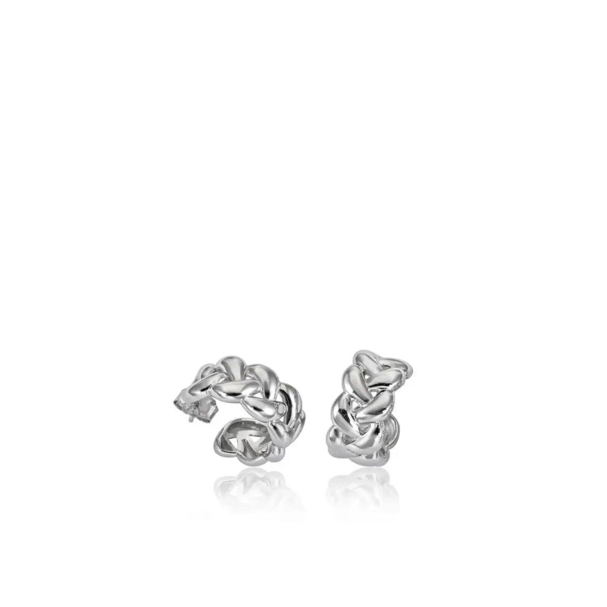 Hoops with chain design composed of links linked together smooth silver. Fashion asks us to make a statement of our personality and what better way to do it than with these earrings.