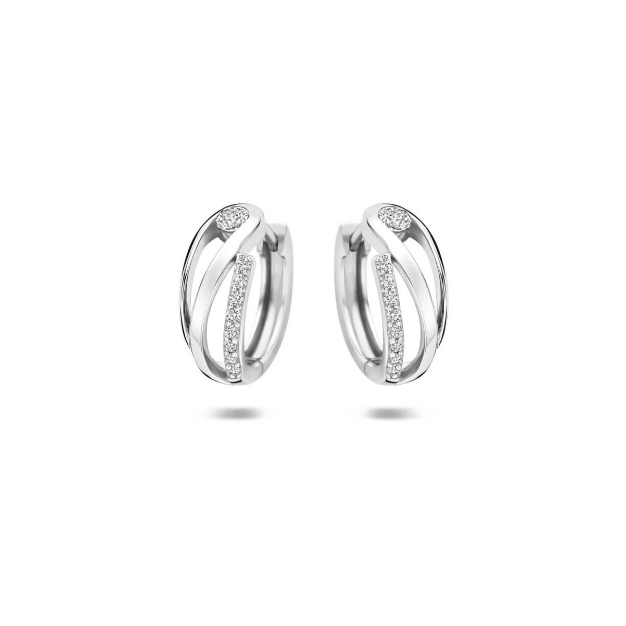 Gerhodineerd 925 zilveren klapoorringen met zirkonia. De klapoorringen hebben een afmeting van 12.5x5.5mm.