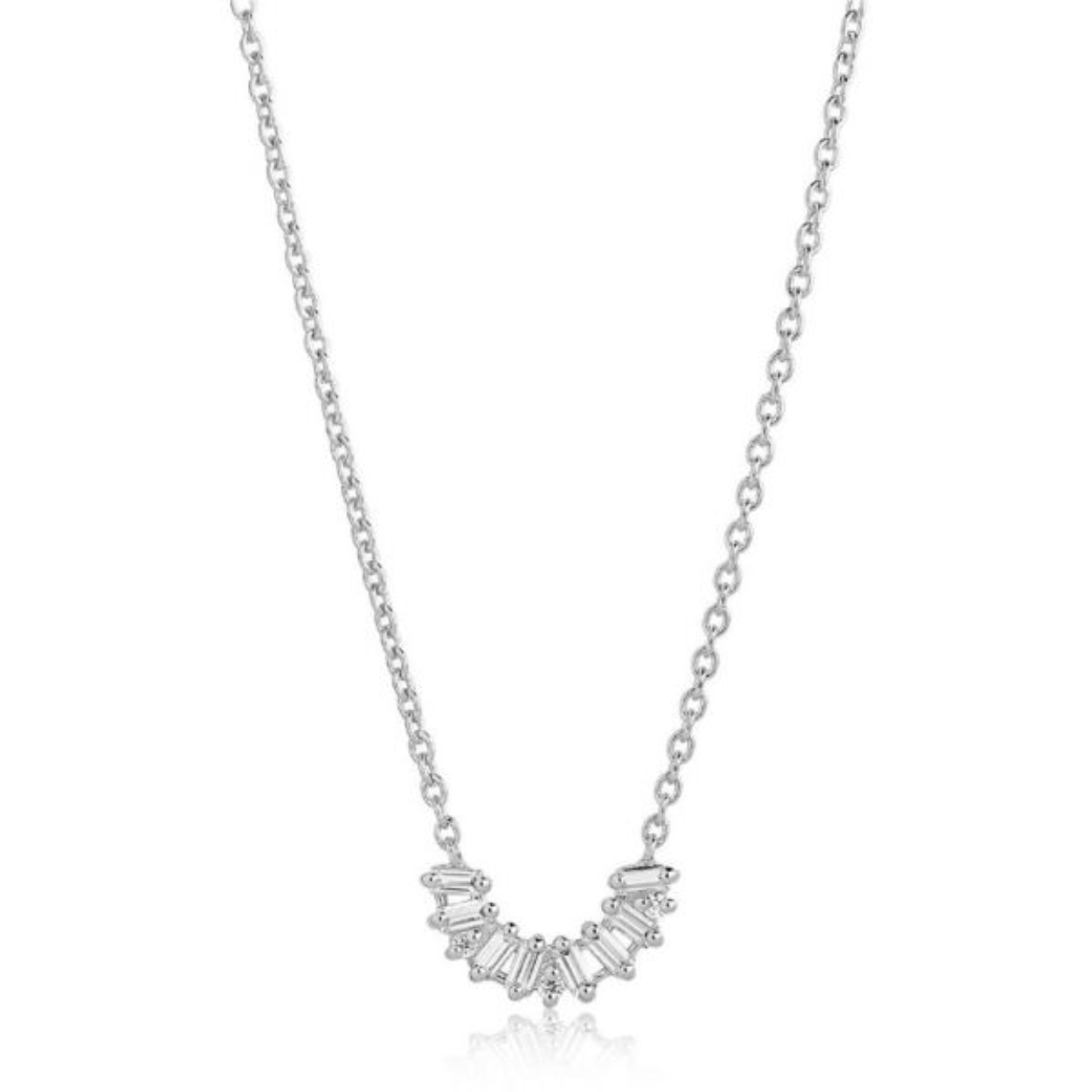 Deze collier is van het merk Sif Jakobs. De kleur van het sieraad is zilver. Dit sieraad bevat de edelsteen: zirconia. De kleur van deze edelsteen is: wit.