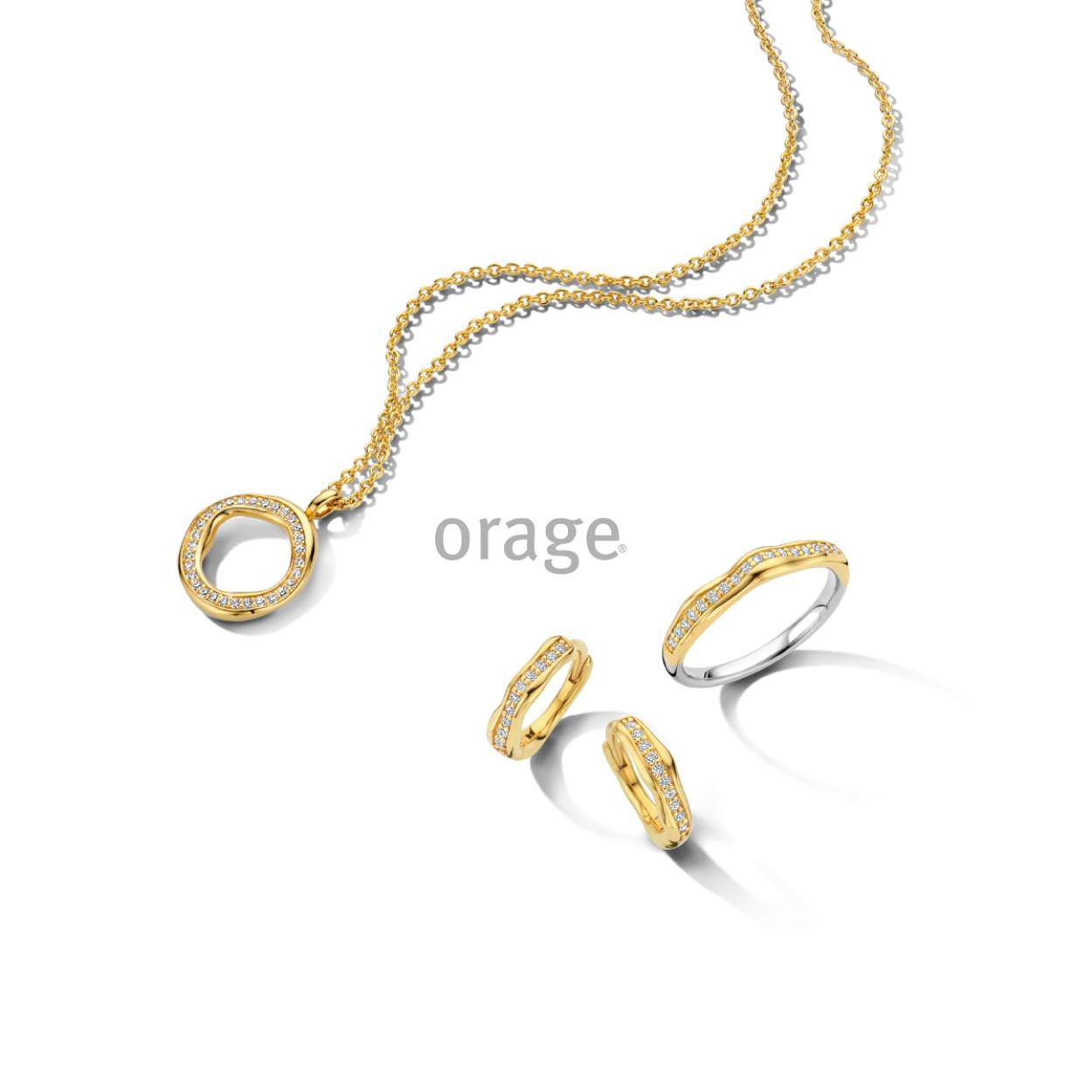 Vergulde collier met hanger bezet met zirkoon
40 + 5 cm
BA010