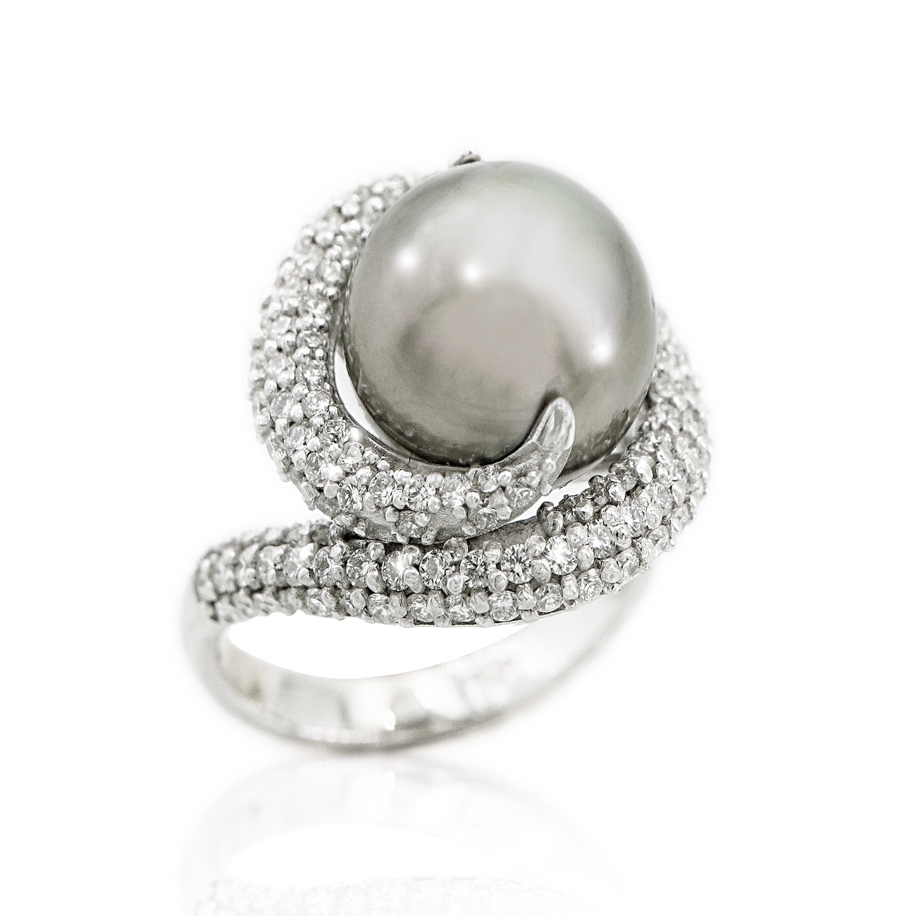 BAGUE EN OR BLANC ,DIAMANTS 1,35GVS2 ET PERLE DE TAHITI 13MM