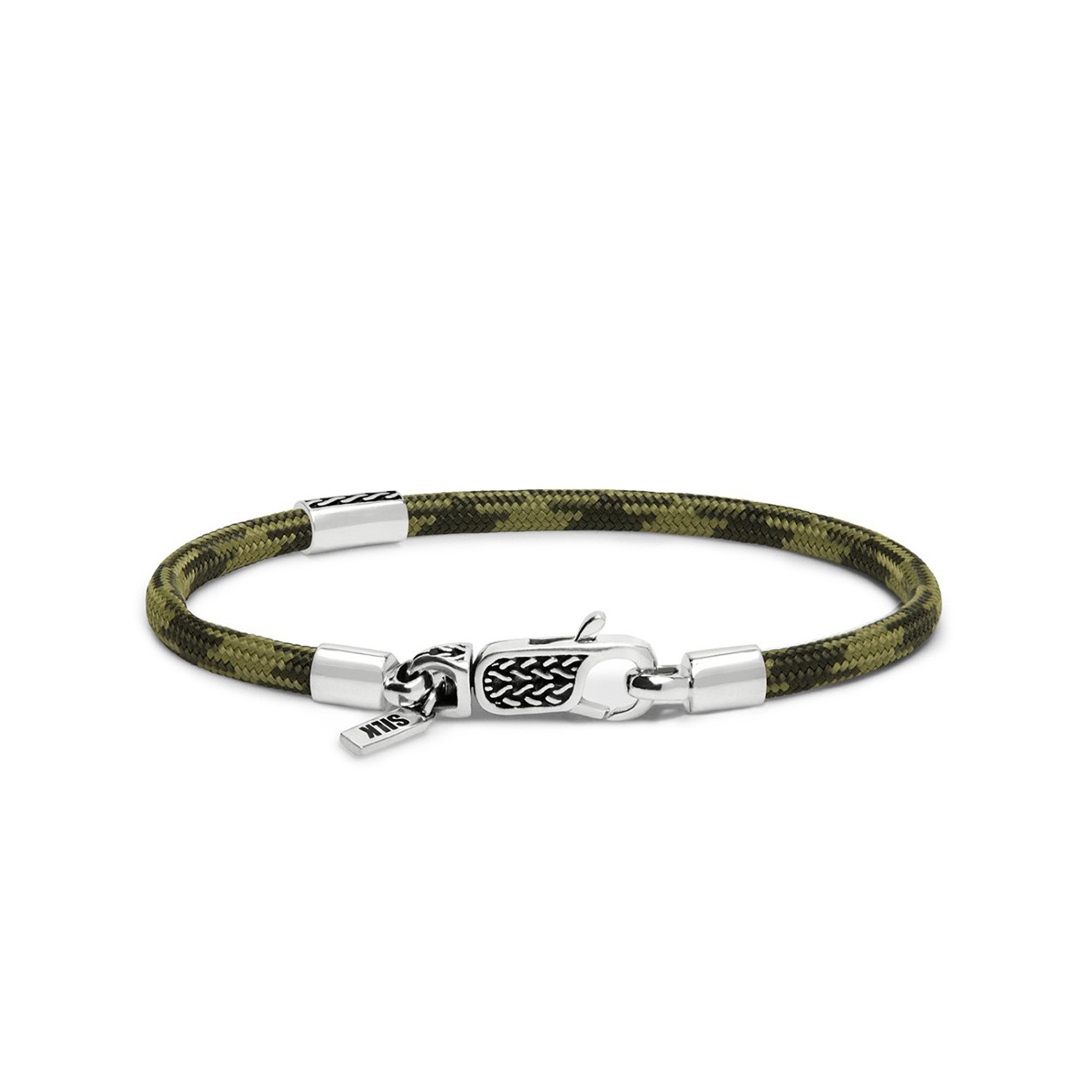 De nieuwste toevoeging aan de SILK collectie zijn de Azure, Emerald en Terra paracord armbanden, ontworpen met een luxe zilveren karabijnsluiting. Deze diepgekleurde armbandjes voegen stijl en kleur toe aan je arm en zijn verkrijgbaar in twee varianten: een met charm en een zonder charm.

De sterke, duurzame paracord armbanden zijn in verschillende lengte maten verkrijgbaar. Deze collectie is ontworpen om kleur toe te voegen aan je zilverstack. Door de paracord armbanden te combineren met andere sieraden creëer je een kleurrijk en speels geheel.