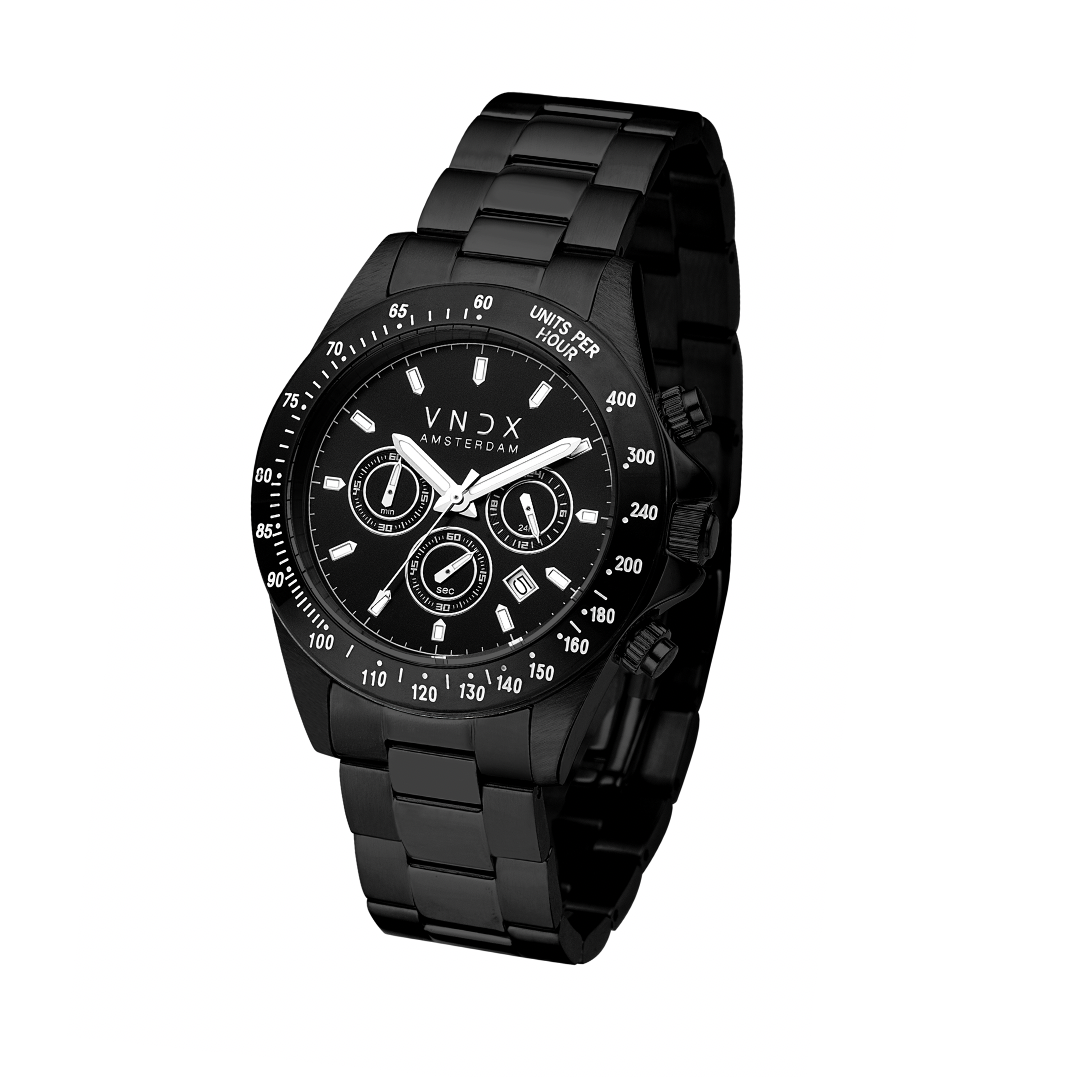 Stoer, mysterieus en sterk. Met deze Dark DJ Black Edition heb je een stoer en modern massief stalen horloge om je pols. De kast, de wijzerplaat en stalen band zijn diepzwart met witte wijzers en chrono. Ben de DJ van je eigen leven, leef volgens je eigen regels. Never too late to start!