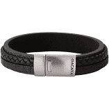 Zwart leren armband van het merk Dacaya. Deze stoere armband is 14mm breed en heeft 3 verschillende lederen banden die over elkaar lopen. De armband is voorzien van een degelijke RVS sluiting. De armband is verkrijgbaar in de maten M(21cm) en L(23cm)