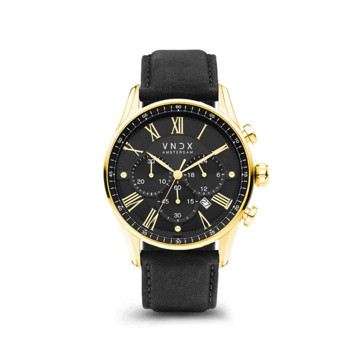 Heren horloge The Chief, een veelzijdig horloge met een 45 mm kastdiameter. Dit tijdloze horloge voor heren biedt handige functies, waaronder een datumaanduiding, stopwatch en 24-uurs klok, aangedreven door een krachtige chronograaf. De zwarte wijzerplaat ademt elegantie met zijn tijdloze Romeinse index. Uitgerust met een duurzame leren band en een gesp sluiting voor de ideale pasvorm. Dankzij de waterdichtheid van 10 ATM is dit horloge ideaal voor de waterliefhebbers. Kies voor The Chief en beheer je tijd met stijl en precisie.