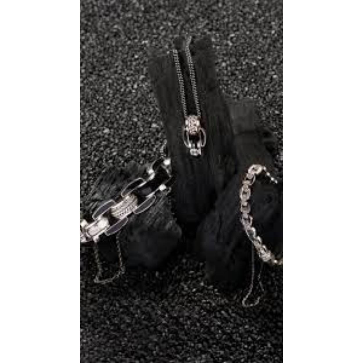 688 one Batul black Onyx limited pendant