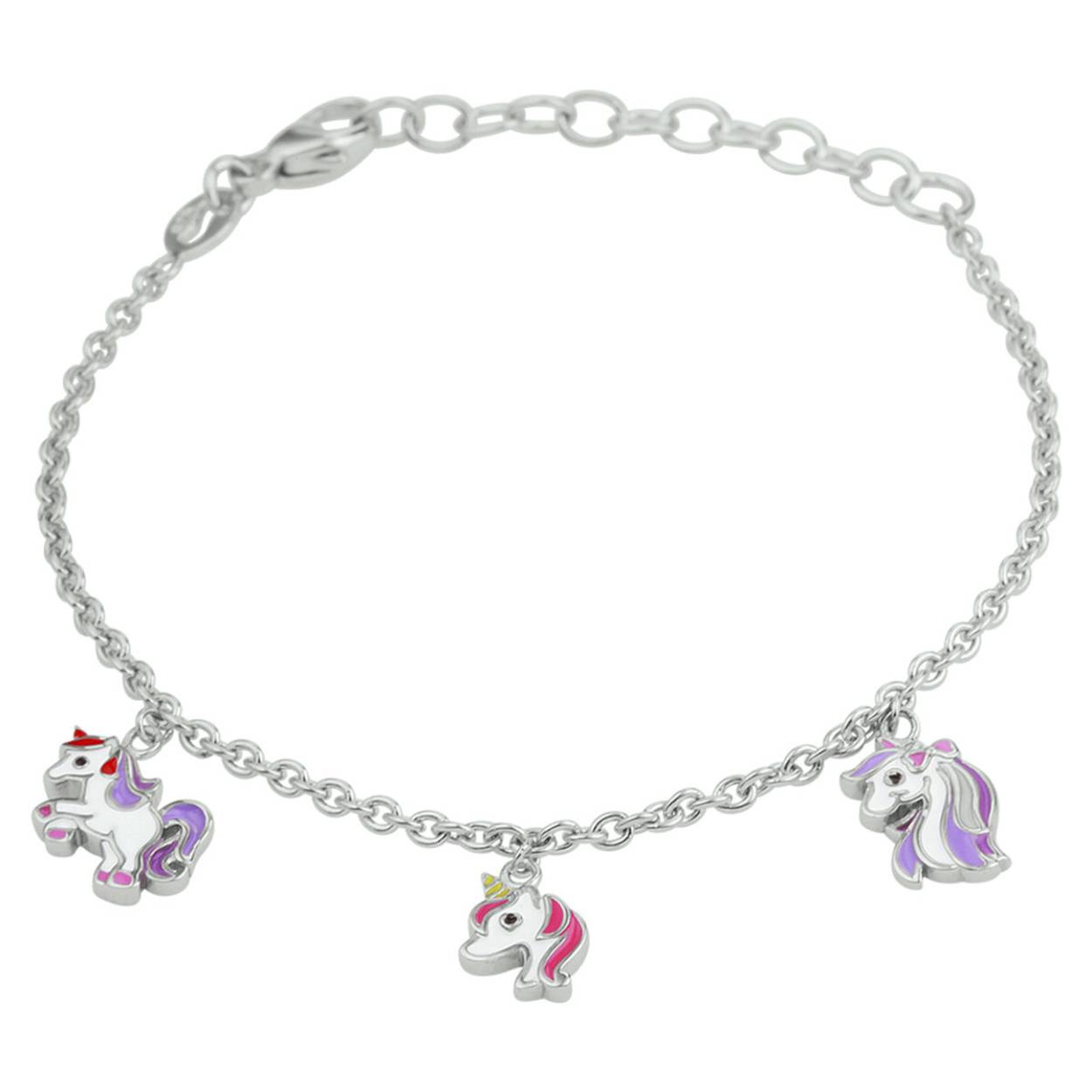 Gerhodineerd 925 zilveren armband uitgevoerd met drie verschillende hangers in de vorm van een eenhoorn en een stevige karabijn sluiting. De armband heeft een draaglengte van 13cm met een extensie van 3cm. De schakelbreedte is 1.8mm. De hangers hebben een afmeting van 10.5x9mm, 9x6,5mm en 11x7mm.