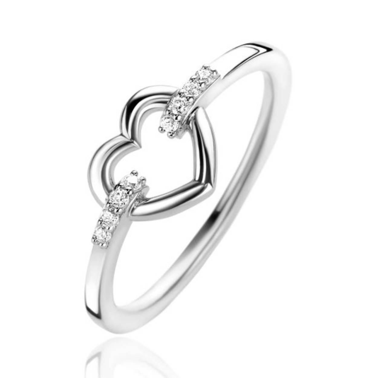ZINZI zilveren ring met open hart. Aan beide zijden is de band sierlijk bezet met witte zirconia's. Vervaardigd van eerste gehalte zilver (925) en extra gerodineerd voor een langdurige glans.