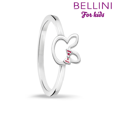 Bellini zilveren ring met strik en roze details. De ring is in meerdere maten beschikbaar. Draag de ring  met de bijpassende oostekers en de hanger. Alle Bellini kindersieraden worden geleverd in het bijbehorende roze sieradendoosje of buideltje en zijn een perfect cadeau voor een verjaardag, zwemdiploma, communie of andere feestelijke gelegenheid. Bellini for kids is een sieradenlijn welke speciaal voor de jonge meisjes is ontworpen. De gehele Bellini collectie is gemaakt van het eerste gehalte zilver (925) en voorzien van zirkonia's of vrolijk gekleurd emaille.