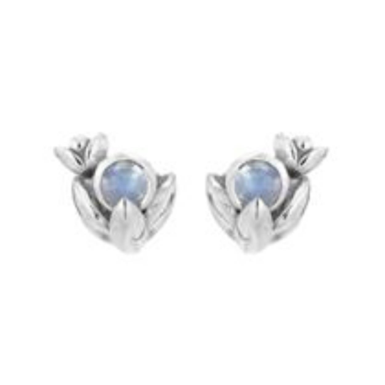 Deze sterling zilveren oorknoppen bevatten elk een 4 mm maansteen.
Deze zuivere, natuurlijke materialen zijn volstrekt uniek. Ze verschillen in kleur en hebben unieke insluitsels en kenmerken waaraan hun ouderdom en natuurlijke schoonheid te zien zijn.
