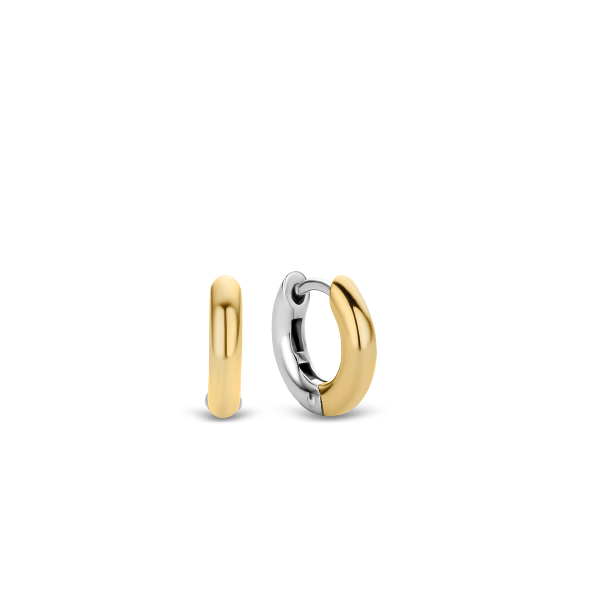 Het zilver in deze oorbellen is gold plated en de achterzijde een rhodiumlaag, die dit sieraad van extra glans voorziet en de levensduur verlengt. In de TI SENTO collectie zijn vele oorbedels te vinden, waar mooie combinaties mee kunnen worden gemaakt volgens het TI SENTO Mix & Match concept. Deze oorringen zijn te combineren met al onze oorbedels.
