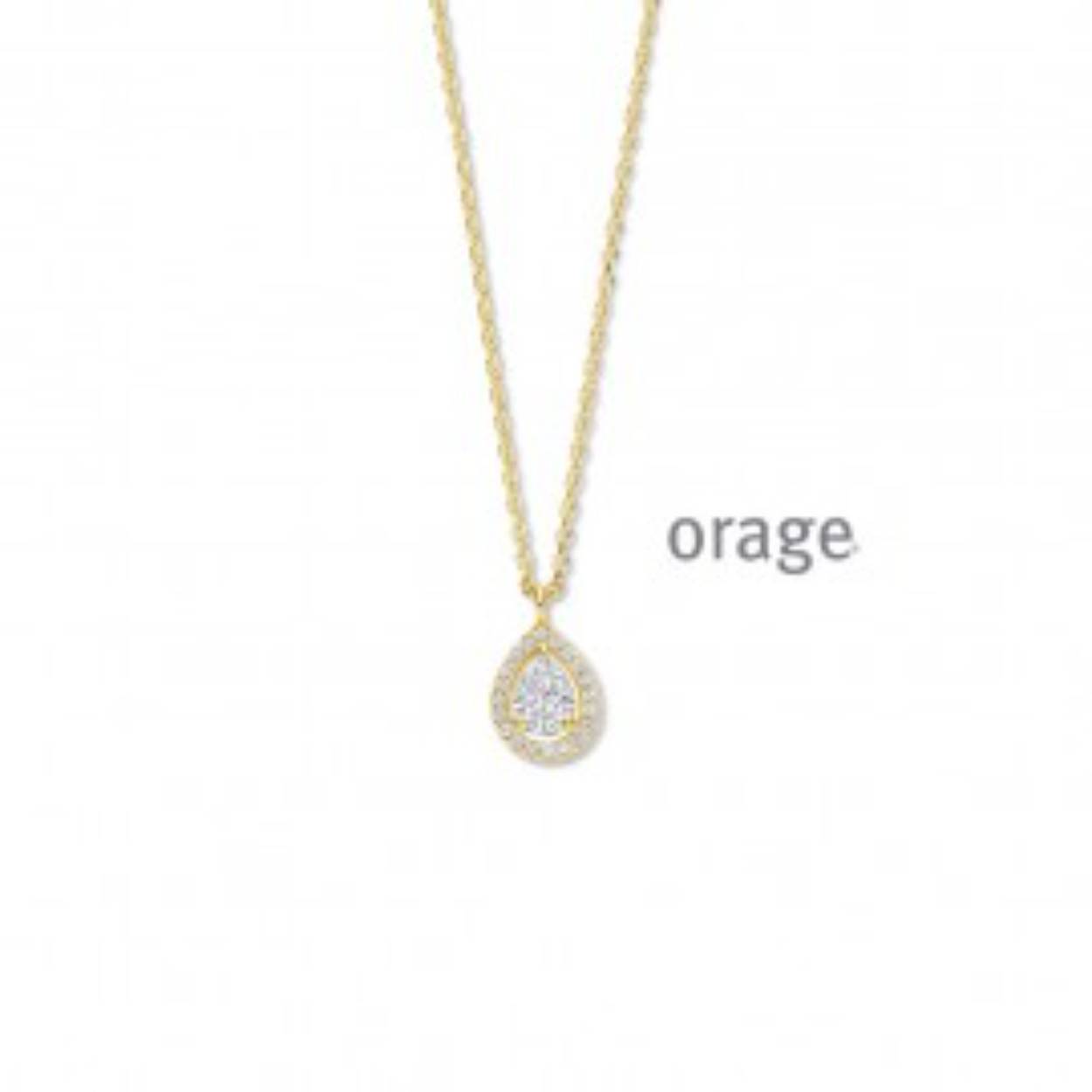 De collier is in plaque. De ketting is in forcat schakel en heeft een lengte van 45 cm. De hanger heef een peervorm die gezet is met zirkonium. (K6572)