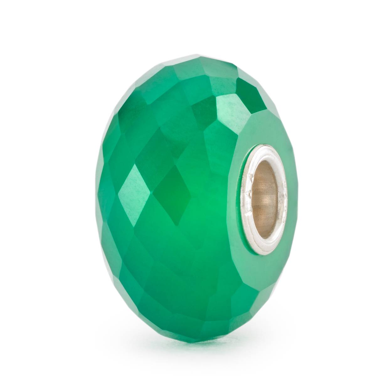 Groene Onyx, symbool van kracht van de natuur, aardt emoties en brengt vrede. Een kalme schuilplaats in de chaos van het leven, die je helpt innerlijke rust te vinden.