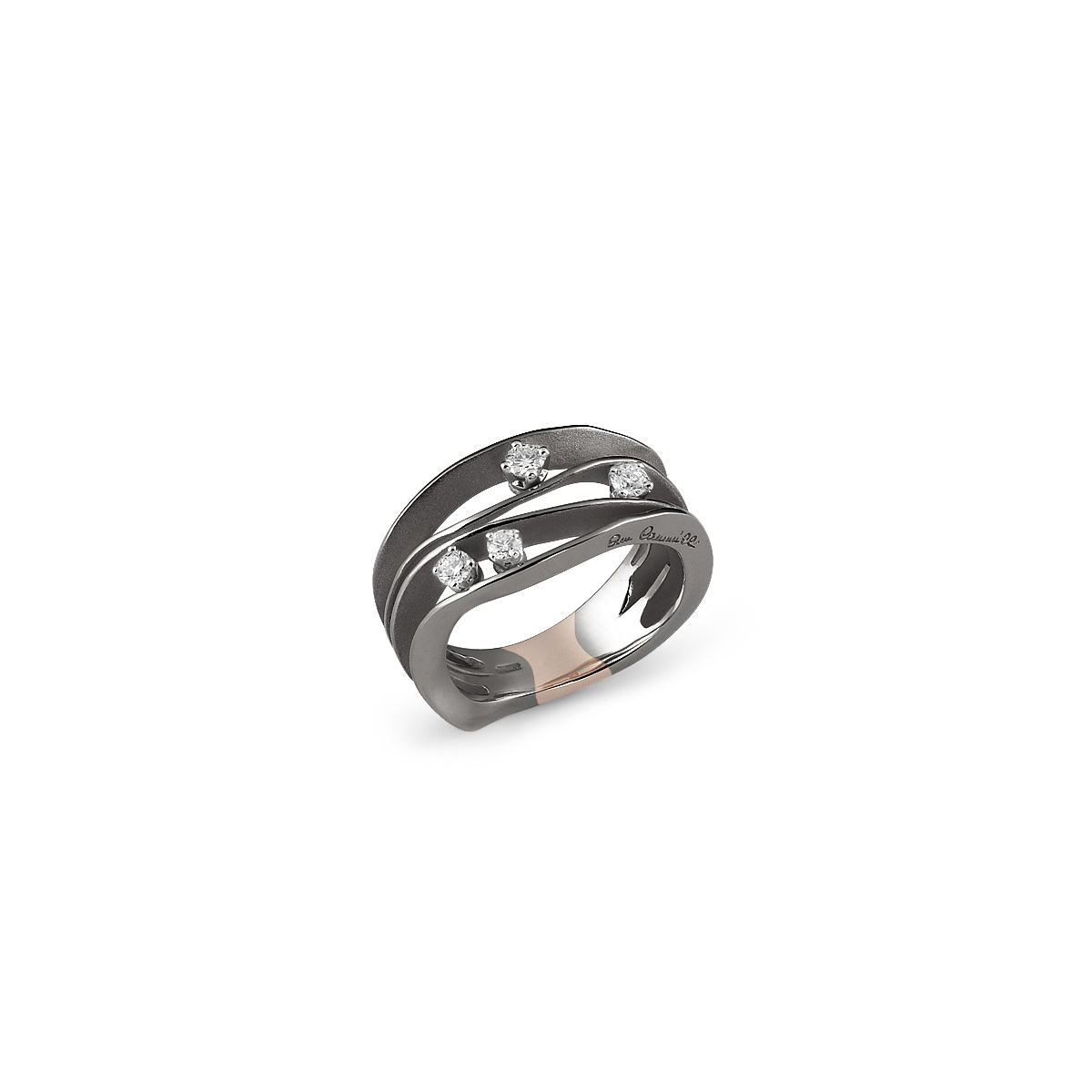 De Annamaria Cammilli Ring Dune, modelnummer GAN0778E, is een verfijnde ring van 18-karaats goud in zwart uitgevoerd. Met een totale karaatgewicht van 0.27 aan diamant, weegt deze ring 6.42 gram. Perfect voor stijlvolle avonden en formele gelegenheden, deze ring voegt een vleugje elegantie toe aan elke outfit. Draag hem als een statement piece op je ringvinger.
