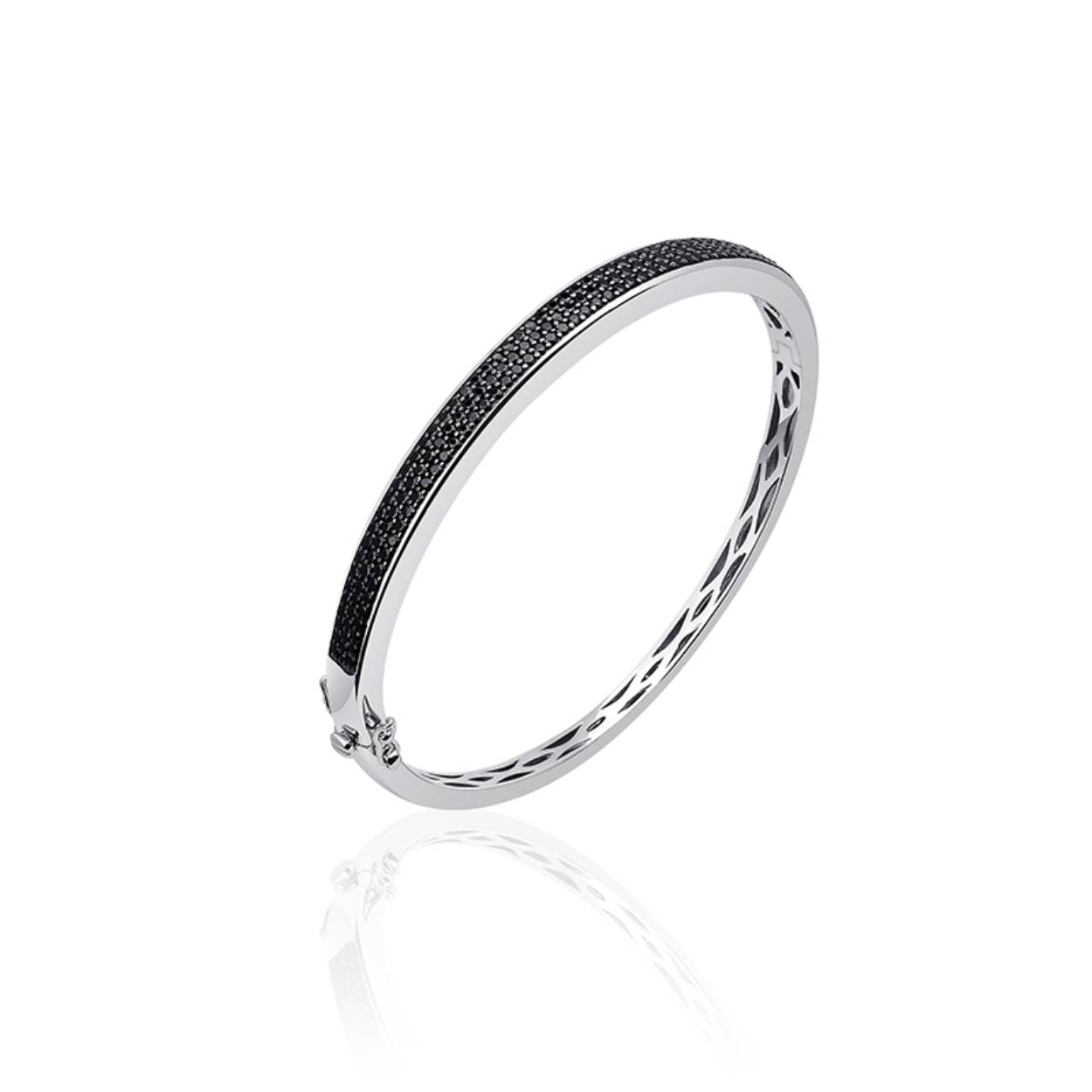 Fraaie zilveren armband met zwarte zirconia's

Voorradig in grote maat / 64 mm

Breedte 8mm