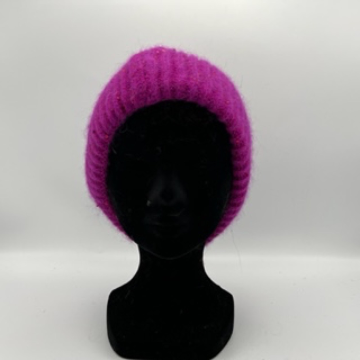 Heerlijk warme muts gefabriceerd met o.a. Angora wol