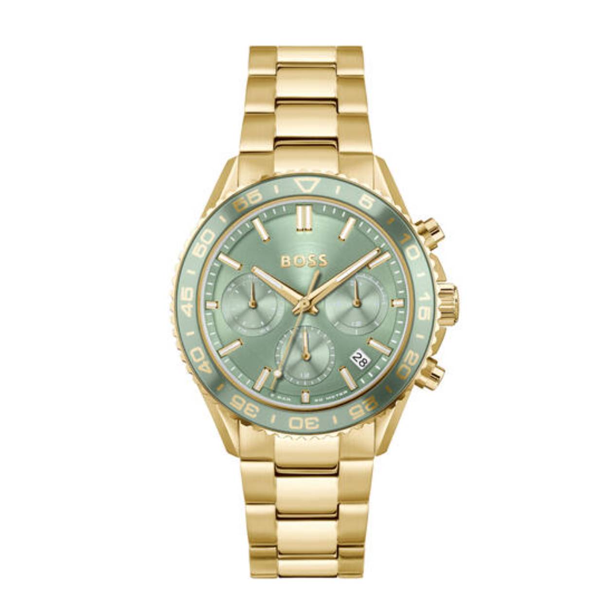 BOSS HB1502755 RUNNER FOR HER Dameshorloge 38mm 
Dit BOSS horloge uit de RUNNER FOR HER serie met artikelnr: HB1502755 heeft een nette sportieve uitstraling. Zeer geschikt voor de moderne stijlvolle vrouw van nu. Het stalen multifunctionele dameshorloge valt op door zijn goudkleurige stalen horlogekast met een groene bewerkte bezel en een groene sunray wijzerplaat. Opvallend is de lumibrite op de wijzers en streepjes. Aan de kast zit een goudkleurige schakelband met vouwsluiting. De kast van het horloge heeft een doorsnee van 38mm met mineraalglas en is 5ATM. 

HET MERK:
HUGO BOSS is afgestemd op levensstijlen waar het gaat om kwaliteit en precisie. Het wereldwijde fashionlabel is verdeeld in twee merken: BOSS en HUGO. Het merk BOSS biedt geavanceerde, moderne horloges gericht op kwaliteit en design om een onberispelijke look te creëren – of het nu zakelijk, casual of sportief is. De horloge collectie van BOSS is perfect afgestemd op levensstijlen waar het gaat om kwaliteit en precisie. BOSS is op maat gemaakt in een onberispelijke stijl.

Blijf stijlvol bij de tijd. Voor de BOSS-vrouw is stijl het handelsmerk en draait alles om
details. Breng uw look naar een hoger niveau met onze nieuwe en kenmerkende horlogecollectie.

SPECIFICATIES:
- Mineraalglas
- Ronde kastvorm, Ø 38mm
- Goudkleurige horlogekast
- Groene wijzerplaat
- Goudkleurige schakelband