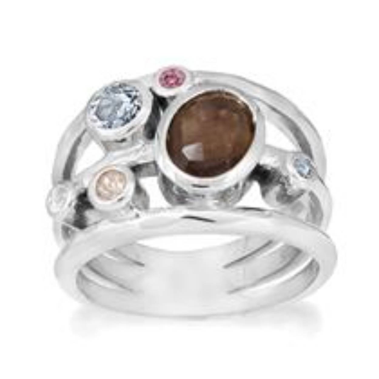 Deze sterling zilveren ring is versierd met een 8 x 6 mm rookkwarts, een 4 mm en 2 mm ronde blauwe topaas, een 2,5 mm ronde rozenkwarts, een 2 mm ronde roze toermalijn en een 2 mm witte topaas.