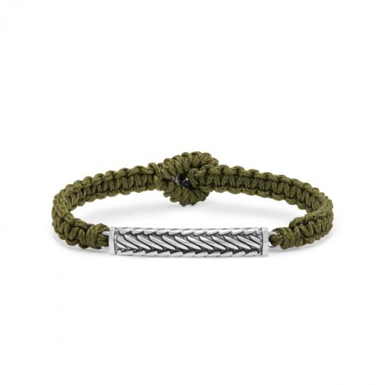 Deze Silk armband komt uit de Weave collectie.
De maat van deze armband is 19cm.

Een nieuwe toevoeging aan de weave collectie: de geweven paracord armbanden. De Weave collectie is uniek door haar prachtige geweven patroon. Dit patroon is een ode aan het eiland van herkomst. Al meer dan 15 jaar hebben onze S!LK ambachtslieden zich toegelegd op het maken van handgemaakte sieraden met technieken die al generaties lang worden doorgegeven. Samen creëren wij unieke sieraden met het behoud van het rijke Indonesische erfgoed.

Deze fijne paracord armbandjes zijn goed te combineren met andere armbanden uit de verschillende collecties van Silk. 