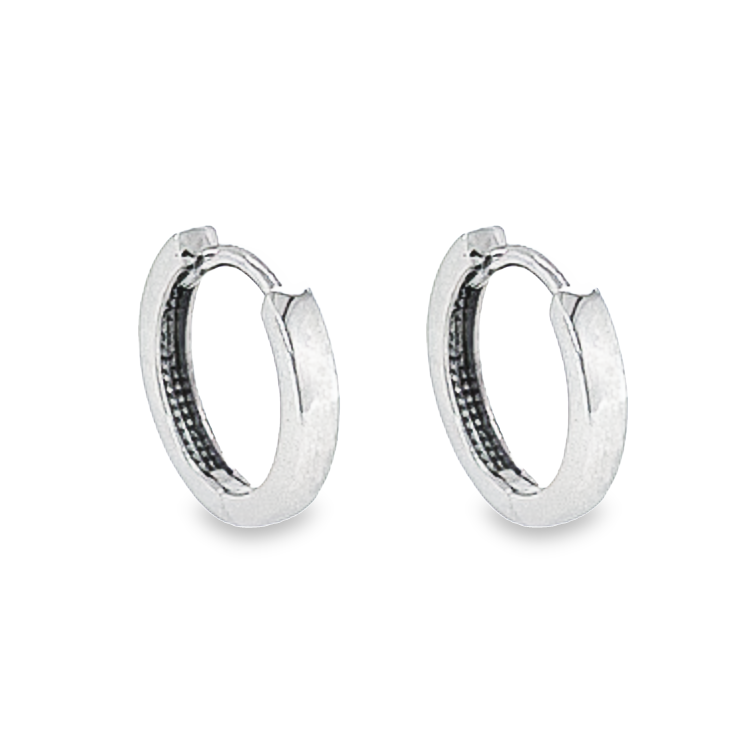 Deze 14-karaats witgouden klapoorringen zijn volledig glad gepolijst en zijn hiermee een echte klassieker onder de sieraden. Deze oorringen zijn perfect voor liefhebbers van witgoud.
