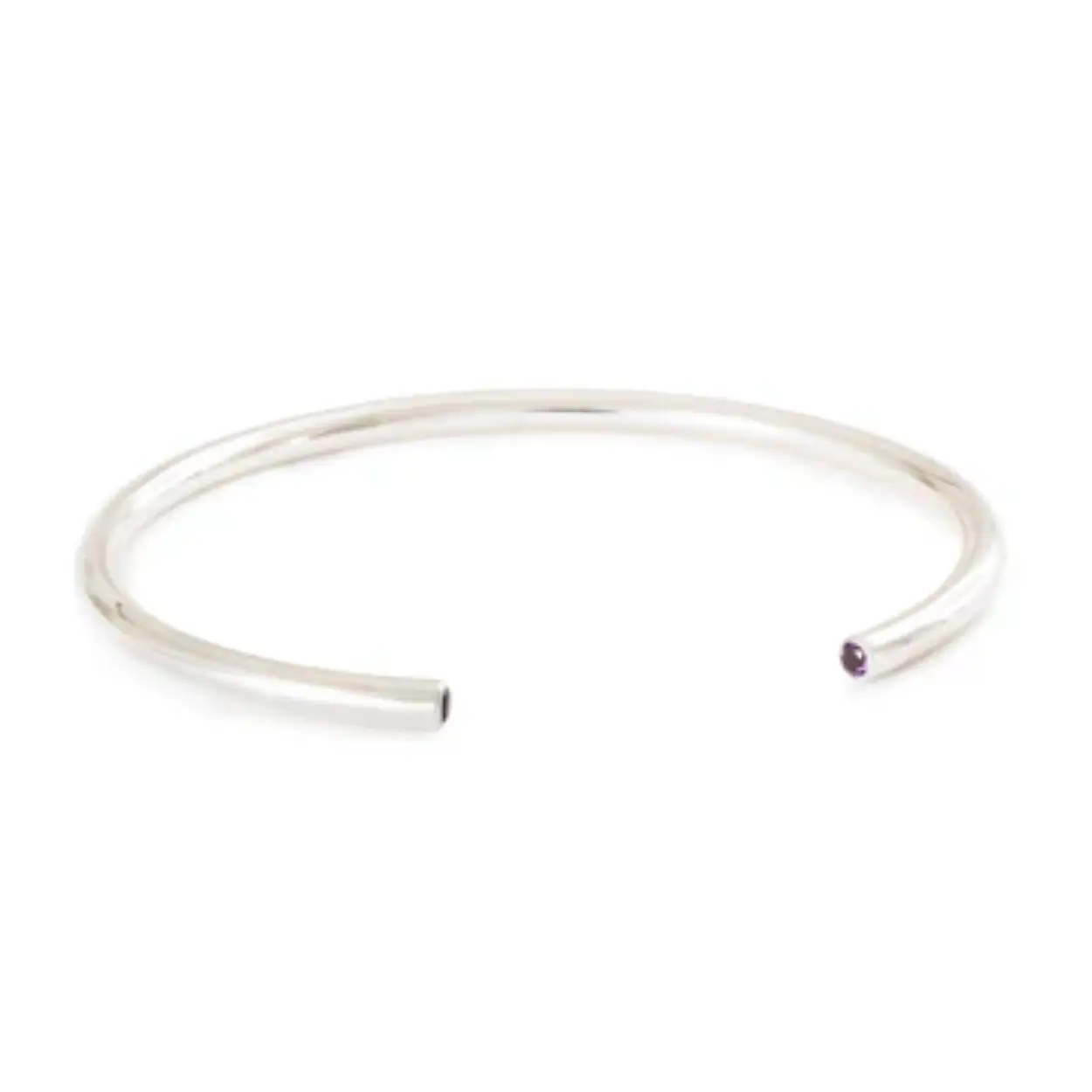 Draag de inspirerende kracht van amethisten om je innerlijke kracht te herontdekken en elke grens te overwinnen.  Kracht bangle [XS]
