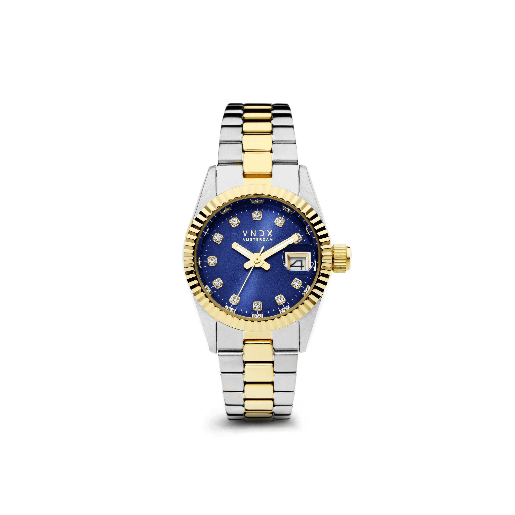 De Dare Devil XS Zilver Goud Blauw, het meest gedetailleerde horloge van VNDX Amsterdam. Haar subtiele kast van 26 mm maakt haar een perfect accessoire om te combineren met je favoriete sieraden. Haar elegante two-tone band zorgt ervoor dat je Dare Devil te combineren is met zowel zilveren als gouden sieraden.
