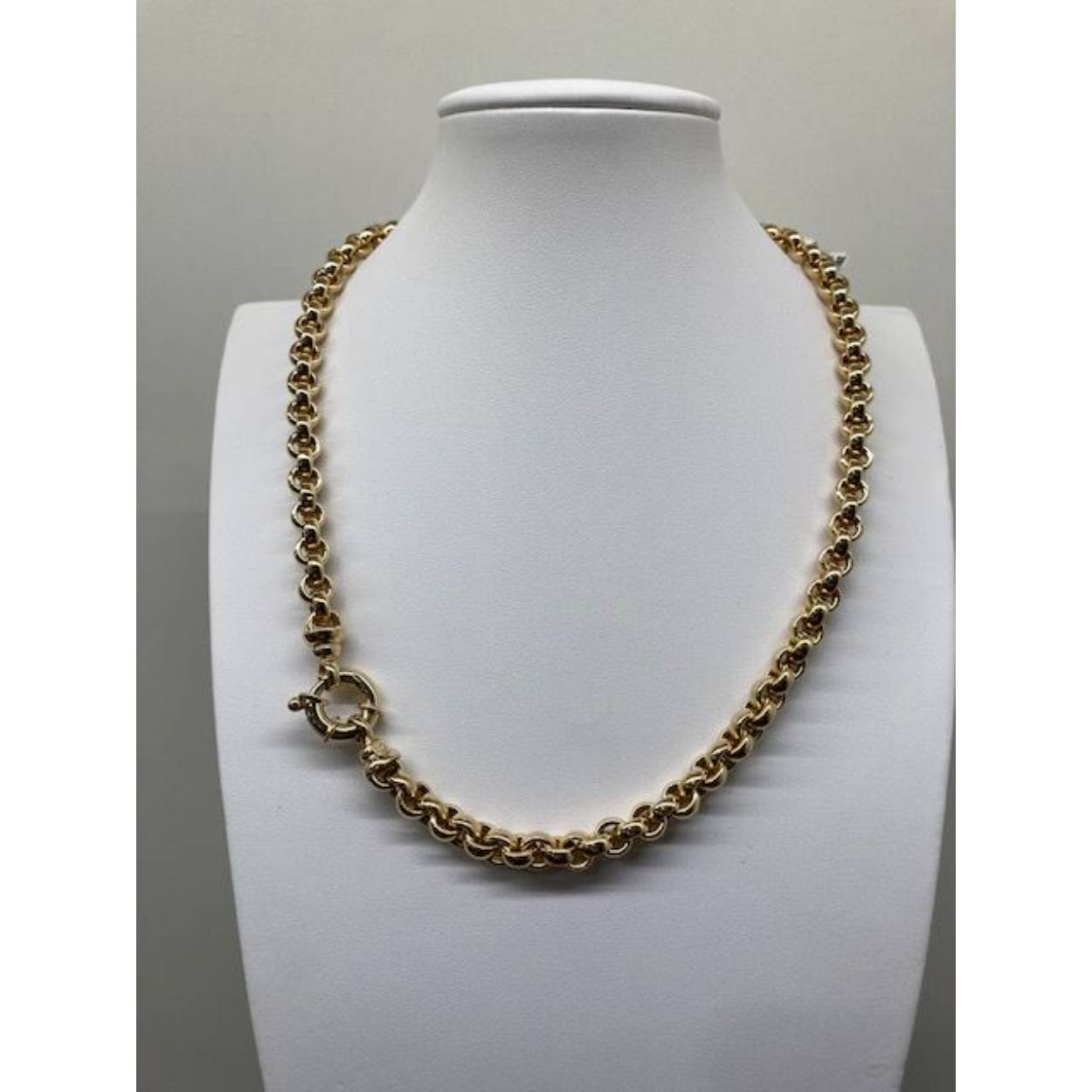 Geelgouden jasseron collier, met siersluiting. 